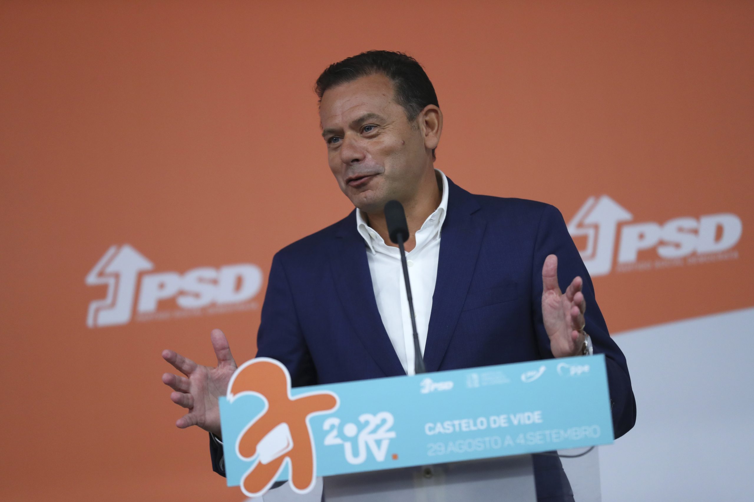 Líder do PSD acusa António Costa de “matar o próximo ministro da Saúde”