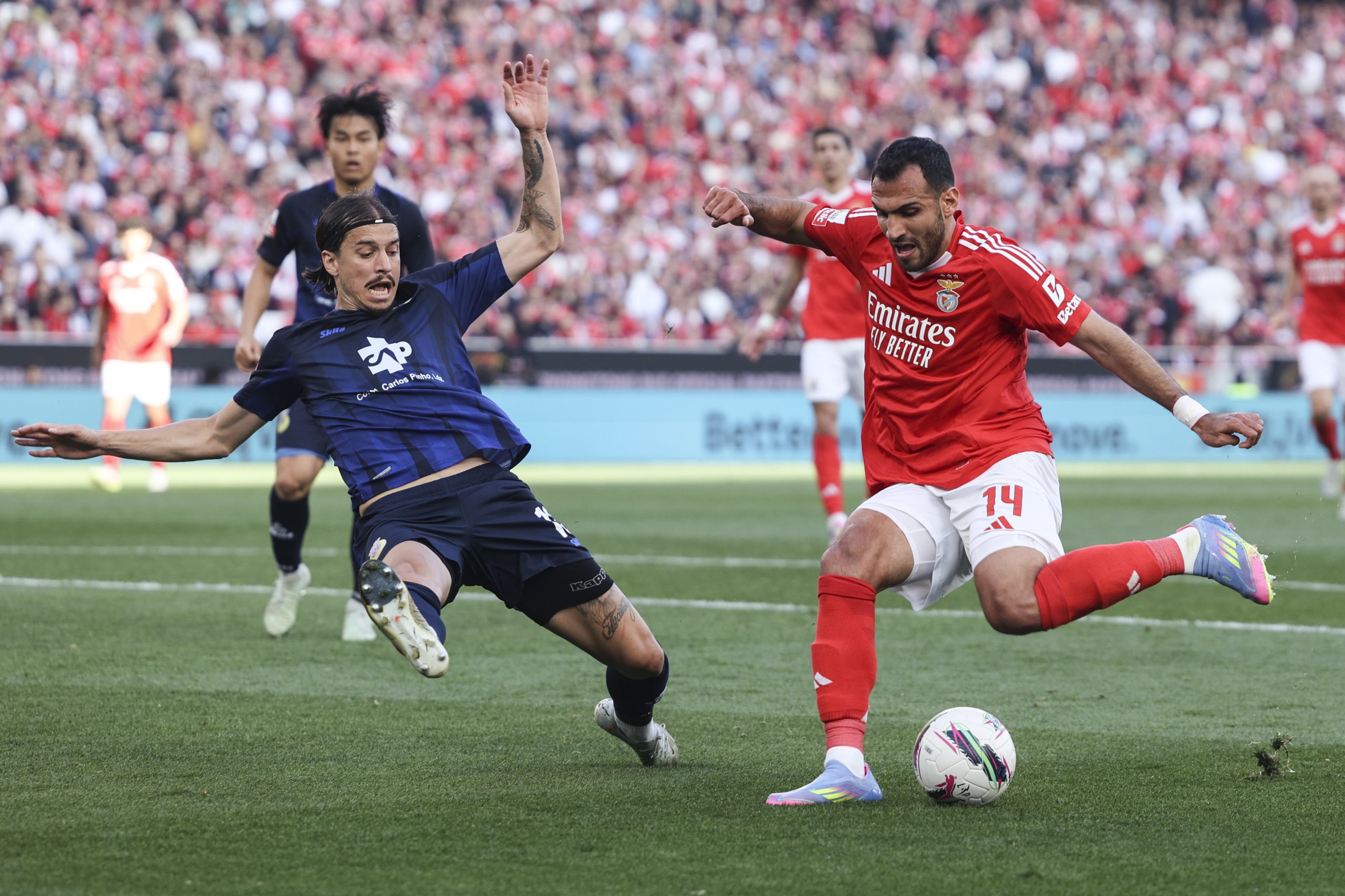 Benfica goleia AVS e fica a aguardar pelo resultado do Sporting no Bessa