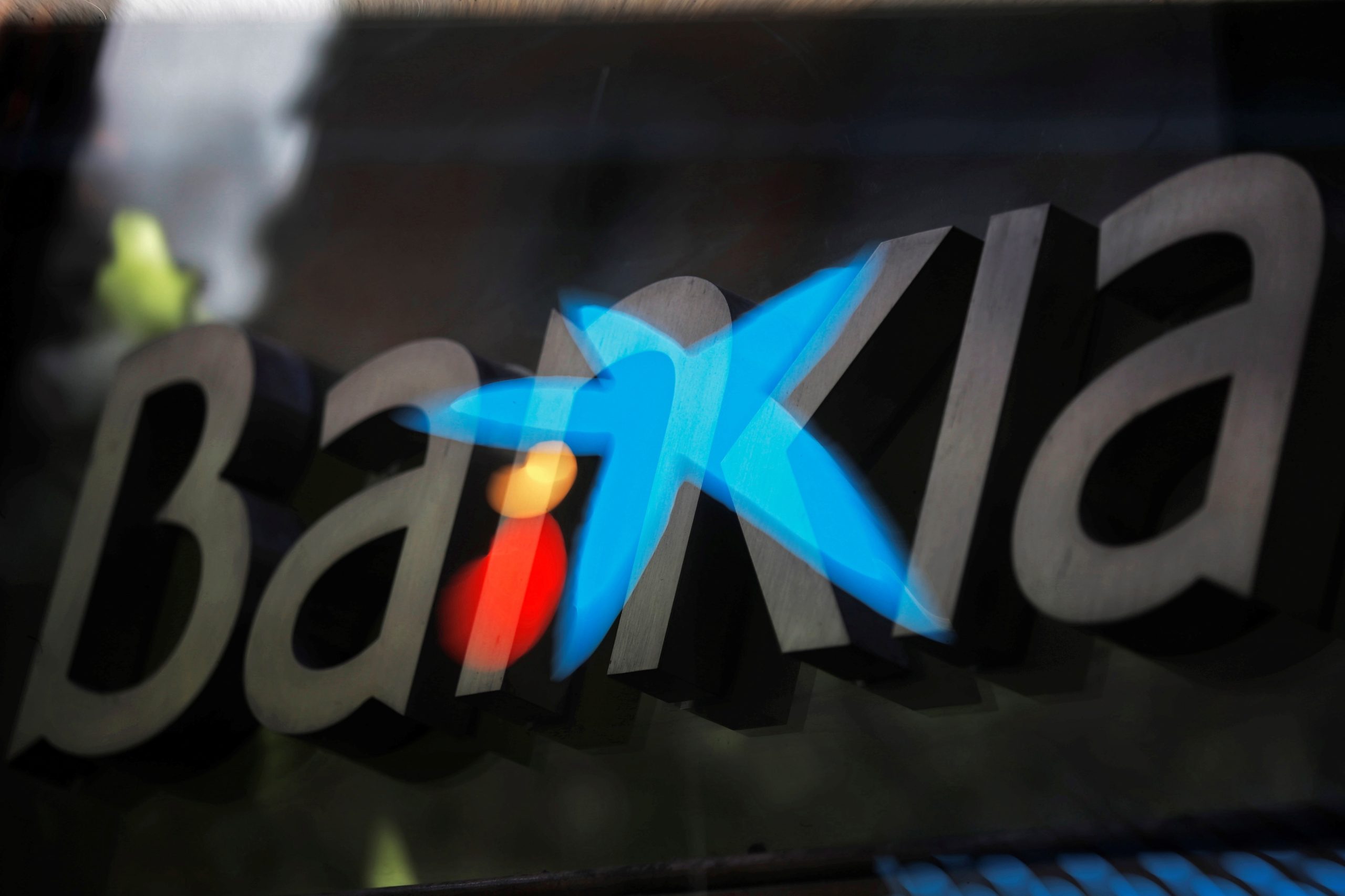 CaixaBank reduz lucros para 1.381 milhões de euros em 2020 depois de provisionar 1.252 milhões para pandemia