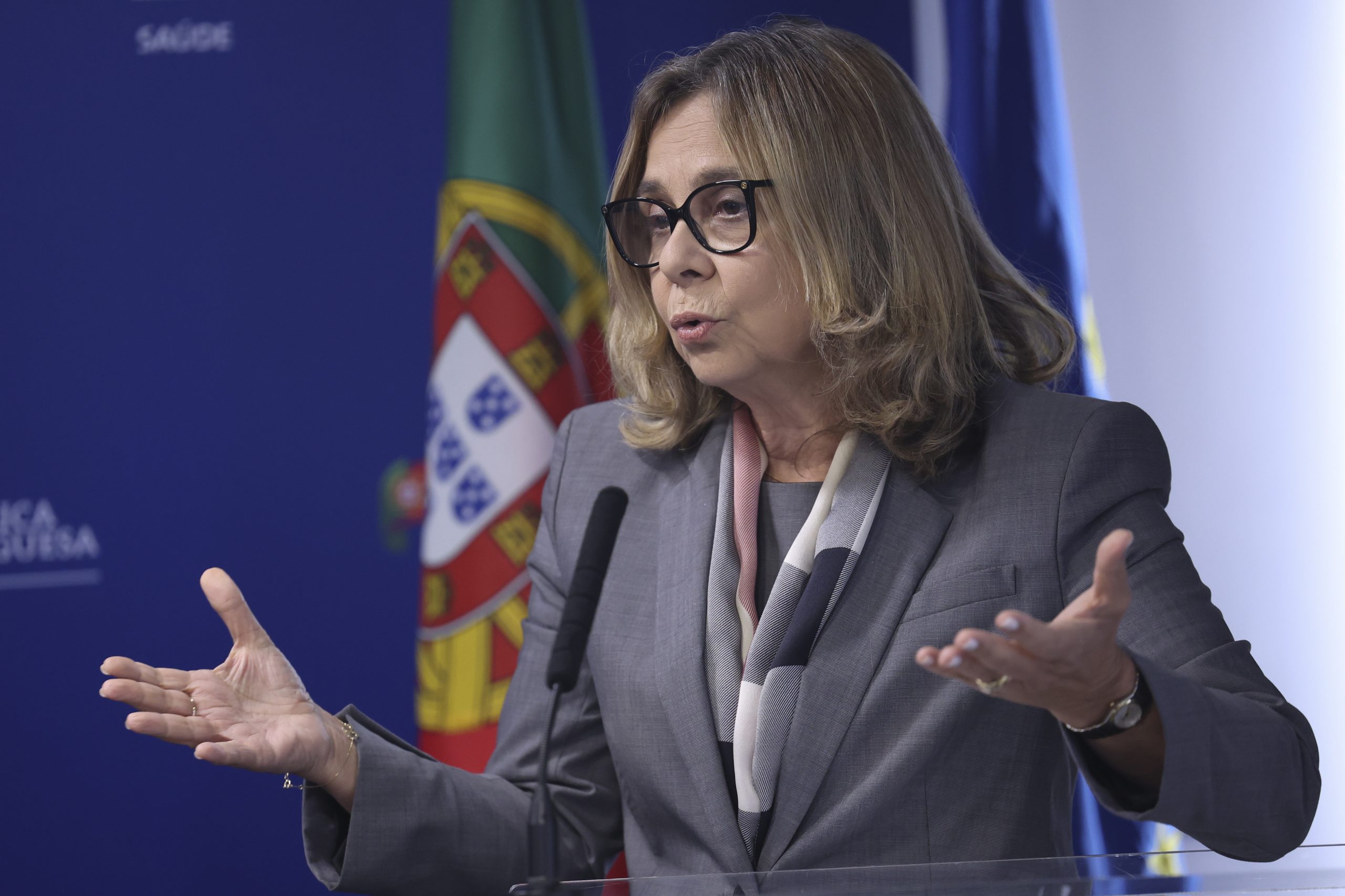 Ministra da Saúde assume “total responsabilidade” e anuncia que tempos de espera do INEM podem ser consultados online