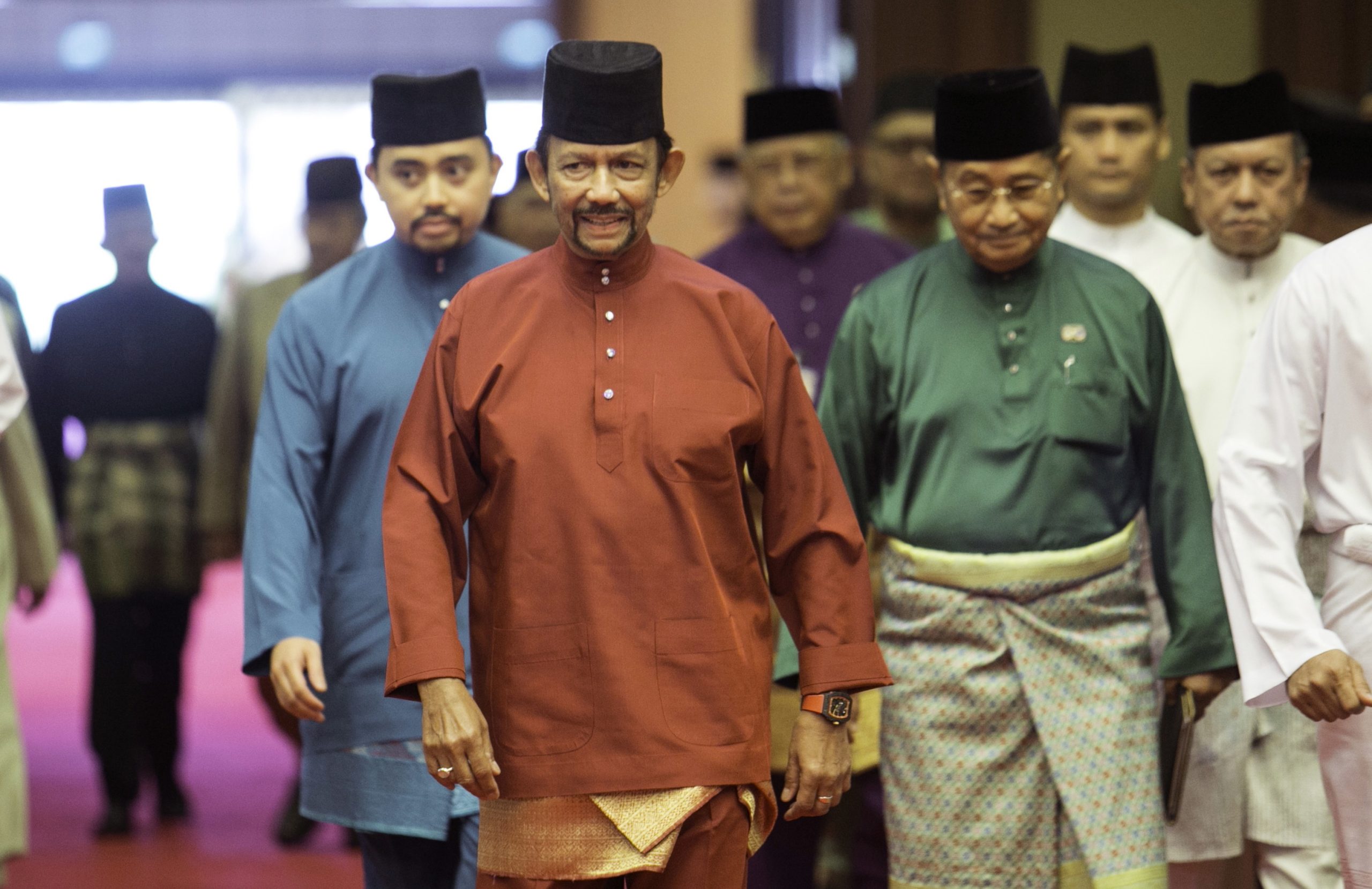 Execução por apedrejamento e mutilação de membros. Punições baseadas na lei islâmica entram hoje em vigor no sultanato do Brunei