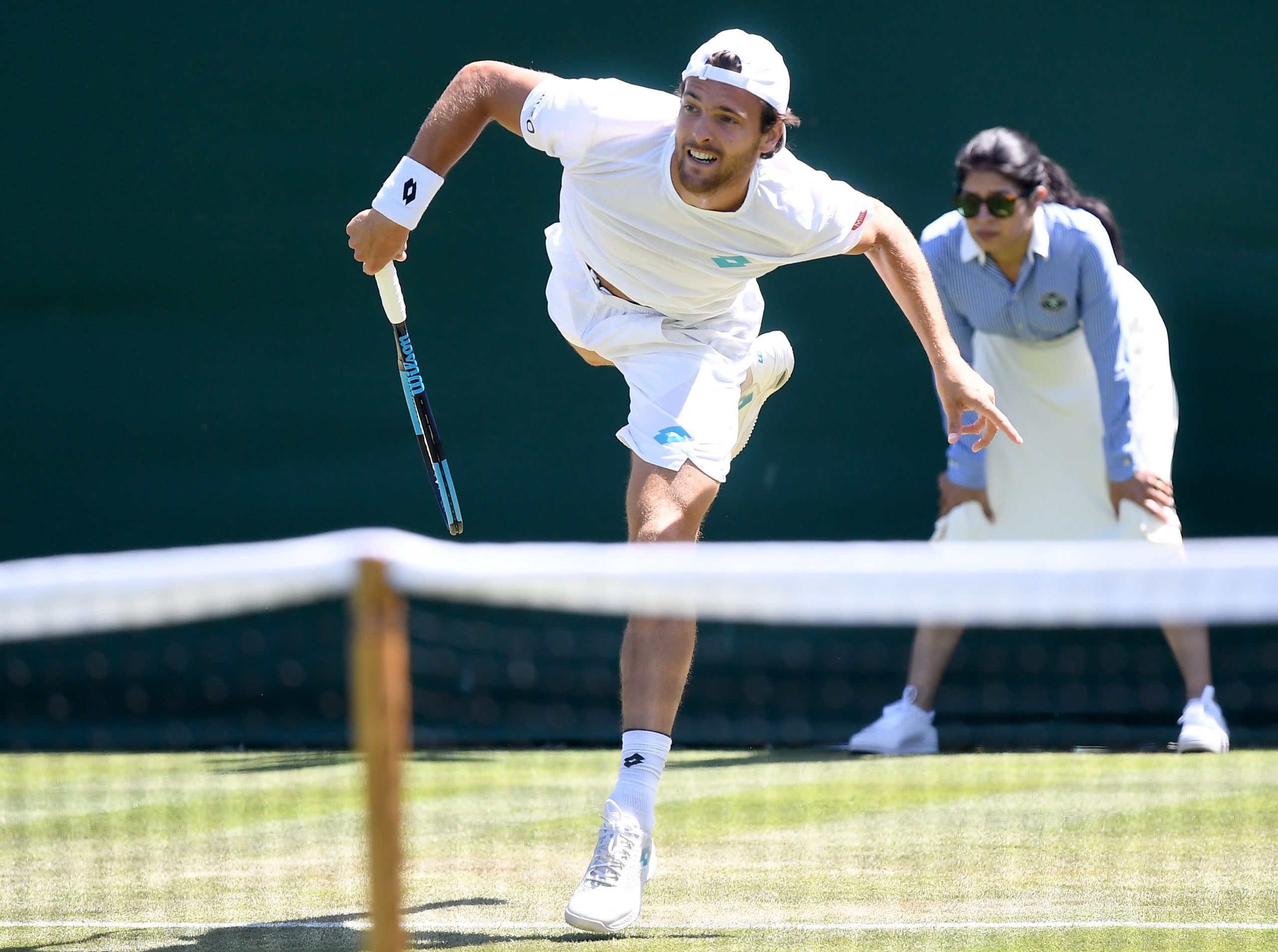 João Sousa também segue em frente na estreia em pares em Wimbledon