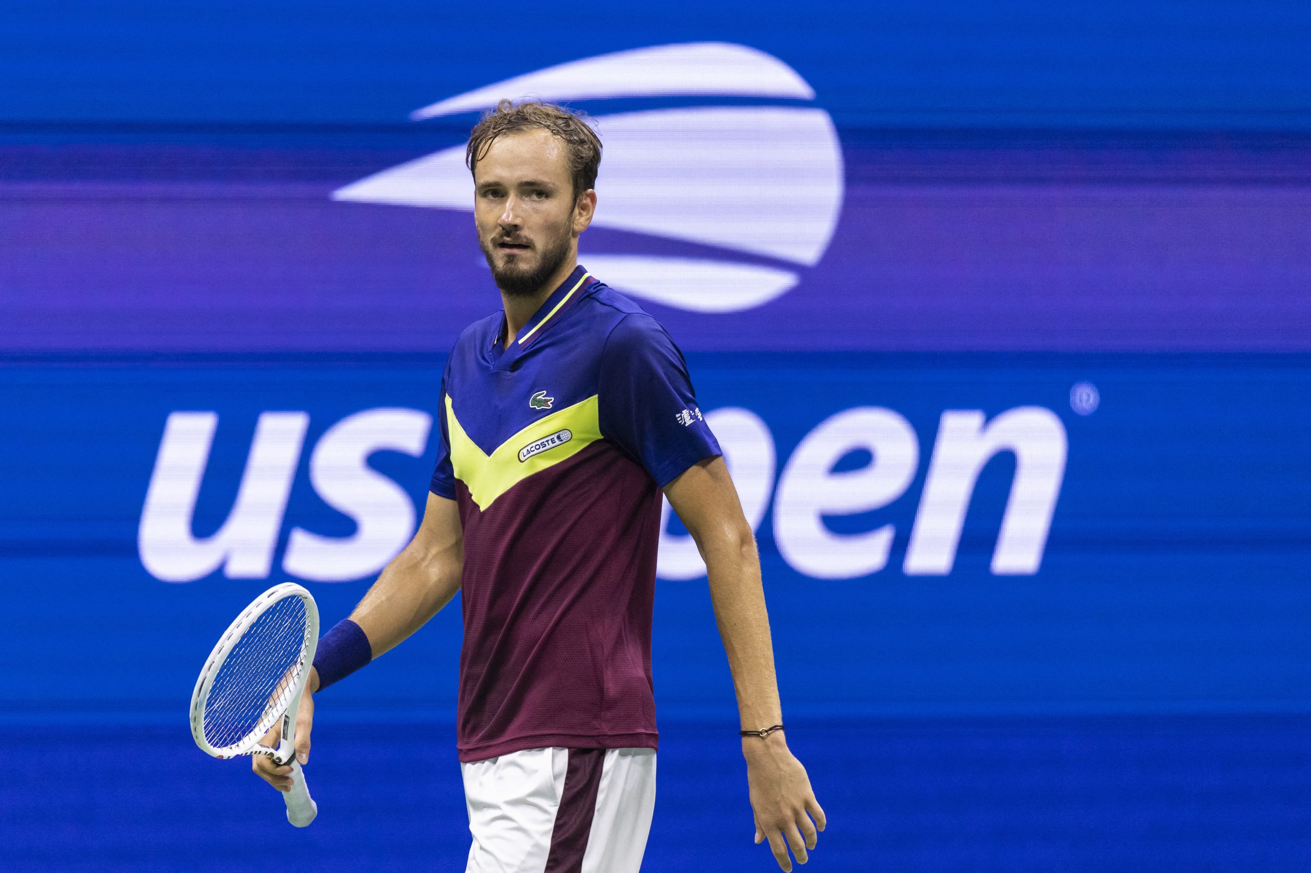 Daniil Medvedev destrói raquete no US Open depois de ataque de fúria