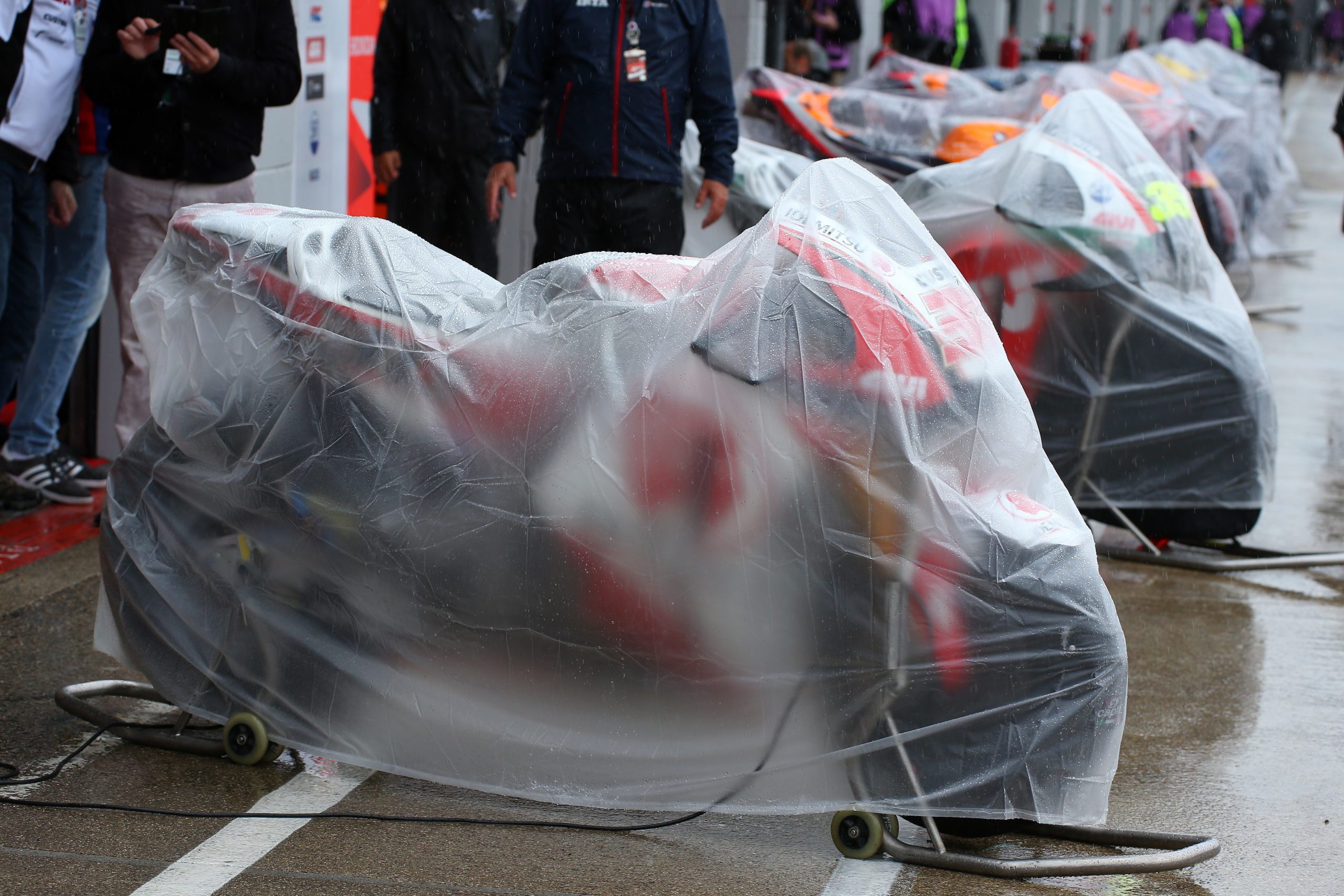 Grande Prémio da Grã-Bretanha de MotoGP anulado devido à chuva