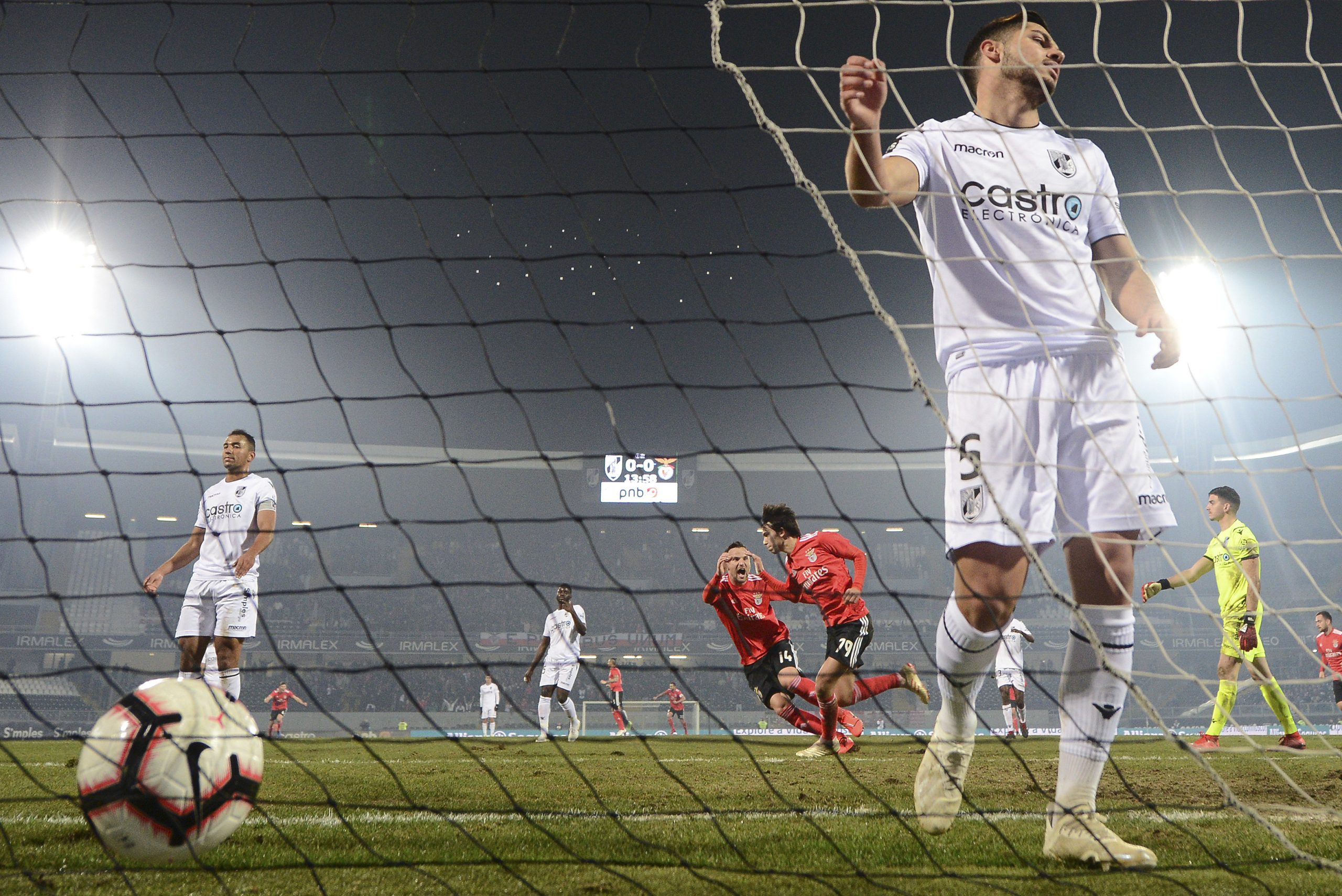 Benfica testado em Guimarães e a poder tirar proveito do clássico