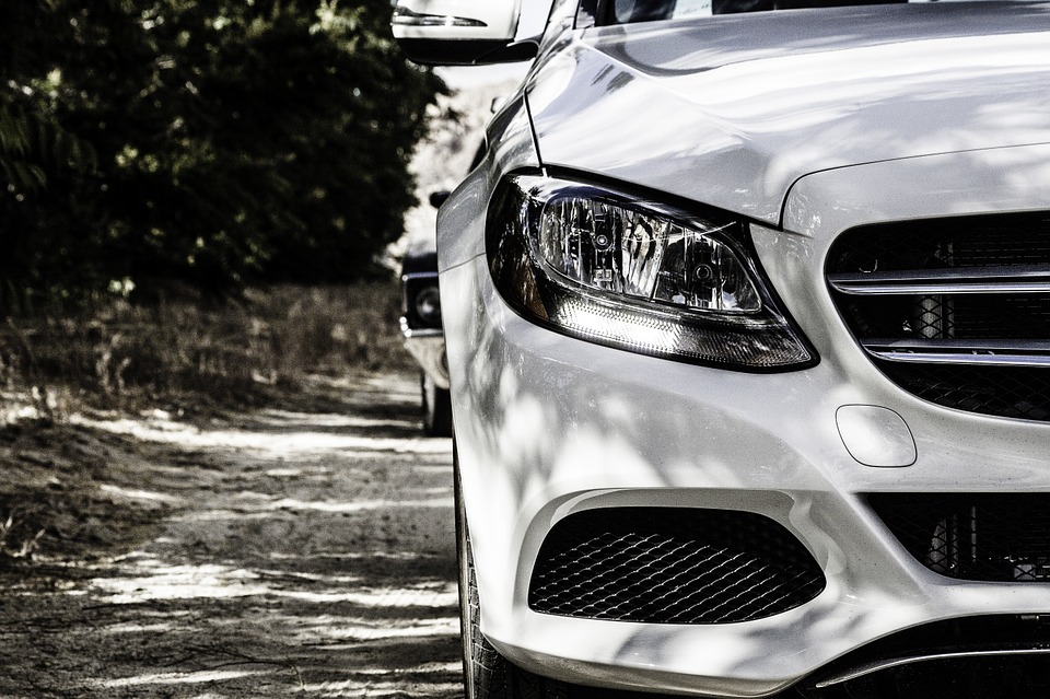 Mercedes dá prioridade ao recrutamento de portugueses para ‘call center’ em Sintra