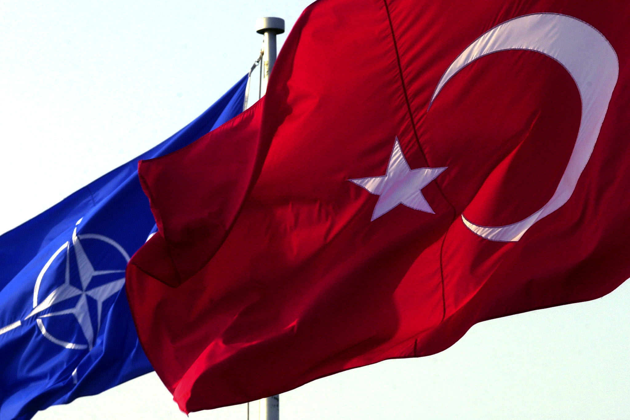 Turquia diz que não está condições de ratificar adesão da Suécia à NATO