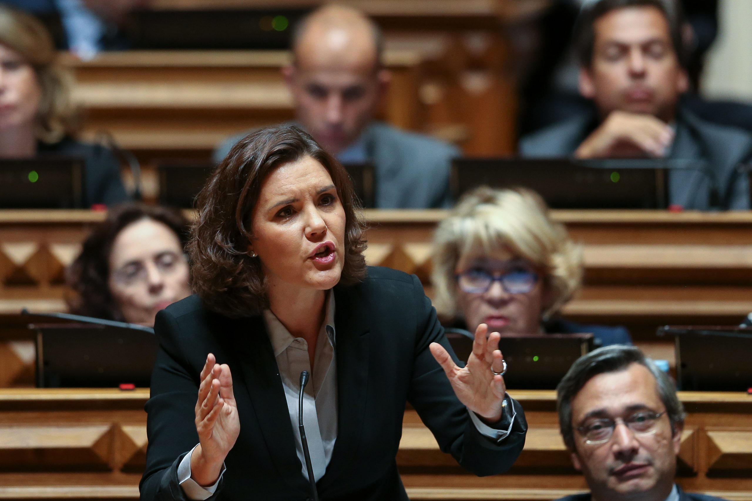 Moção de censura do CDS vai ao Parlamento na terça-feira