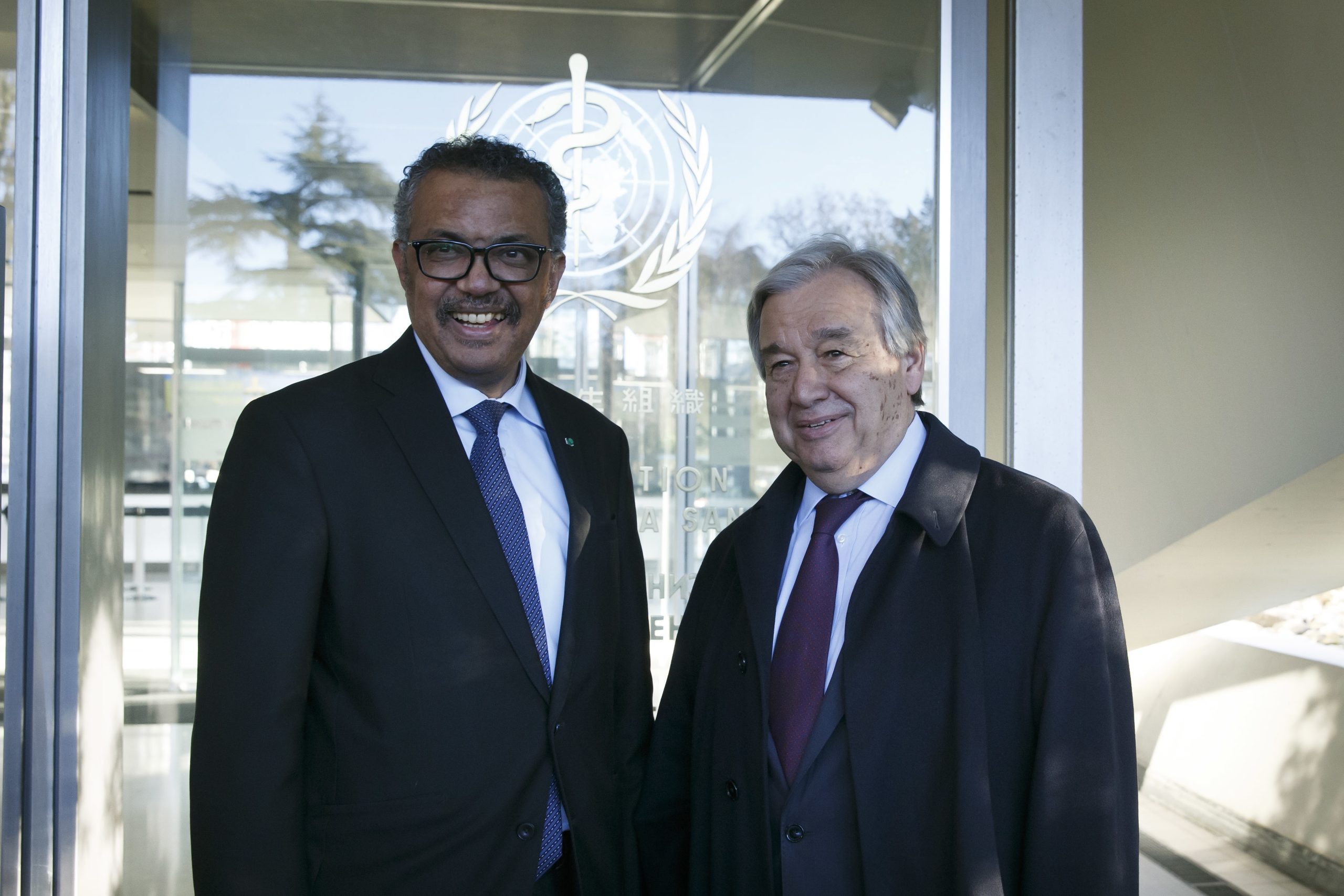 Guterres nega que Organização Mundial da Saúde tenha tentado ajudar a China a esconder a realidade, mas admite erros