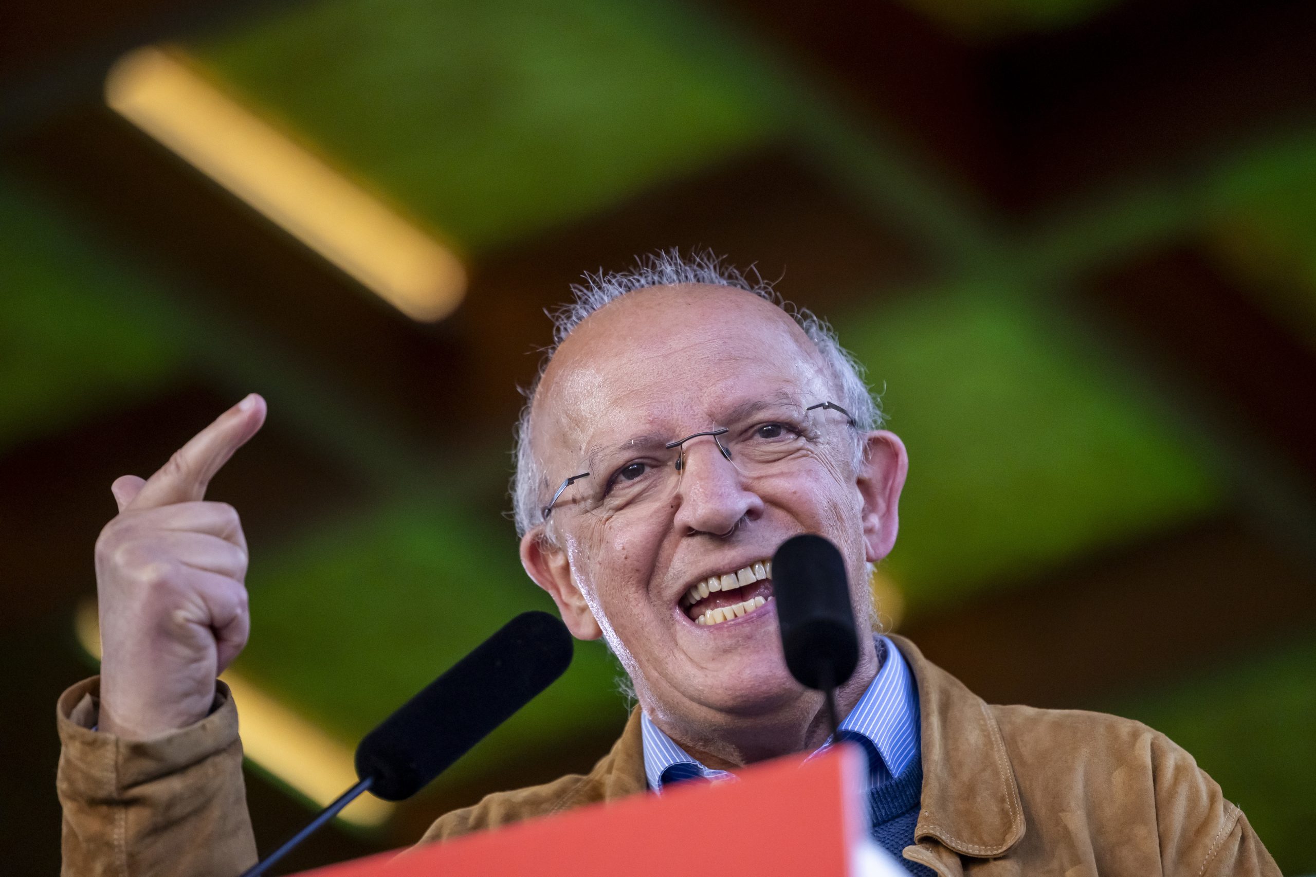 Oposição à divulgação de rendimentos não transforma Primeiro-Ministro em suspeito diz Santos Silva