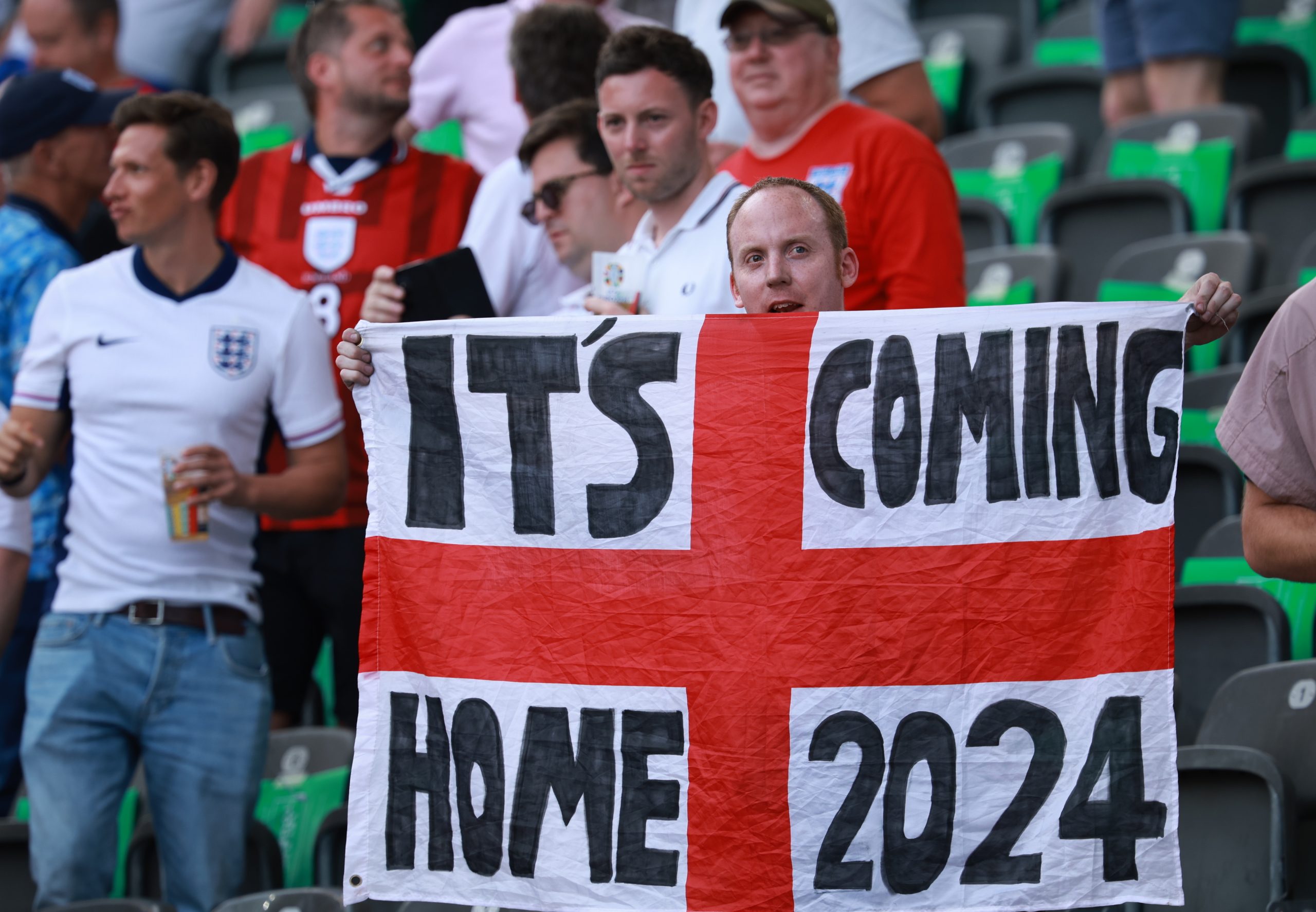 A poucos minutos da final do Europeu, este é o ambiente em Berlim