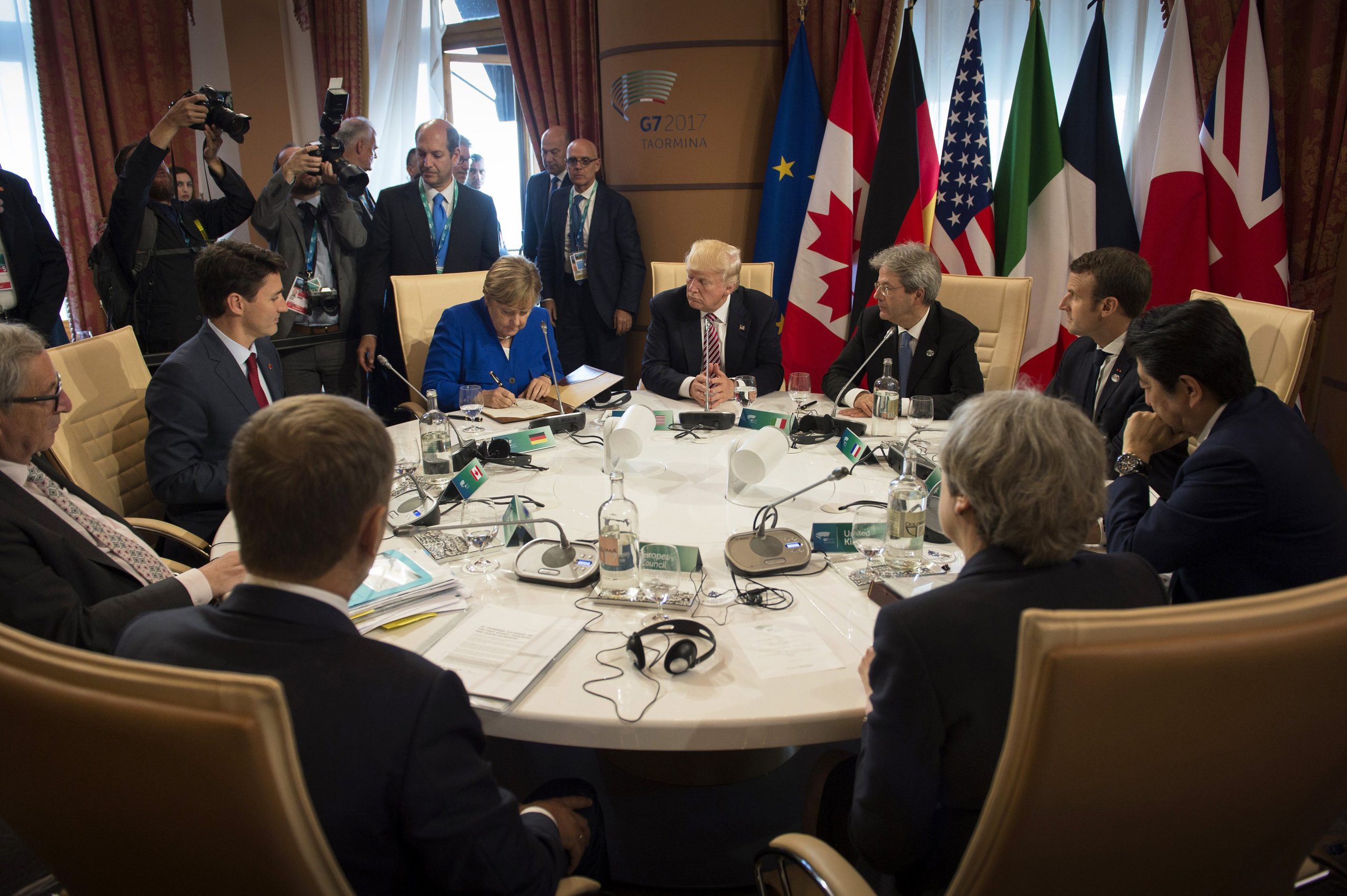 Dirigentes do G7 apelam a mobilização para controlar conteúdos extremistas na Internet