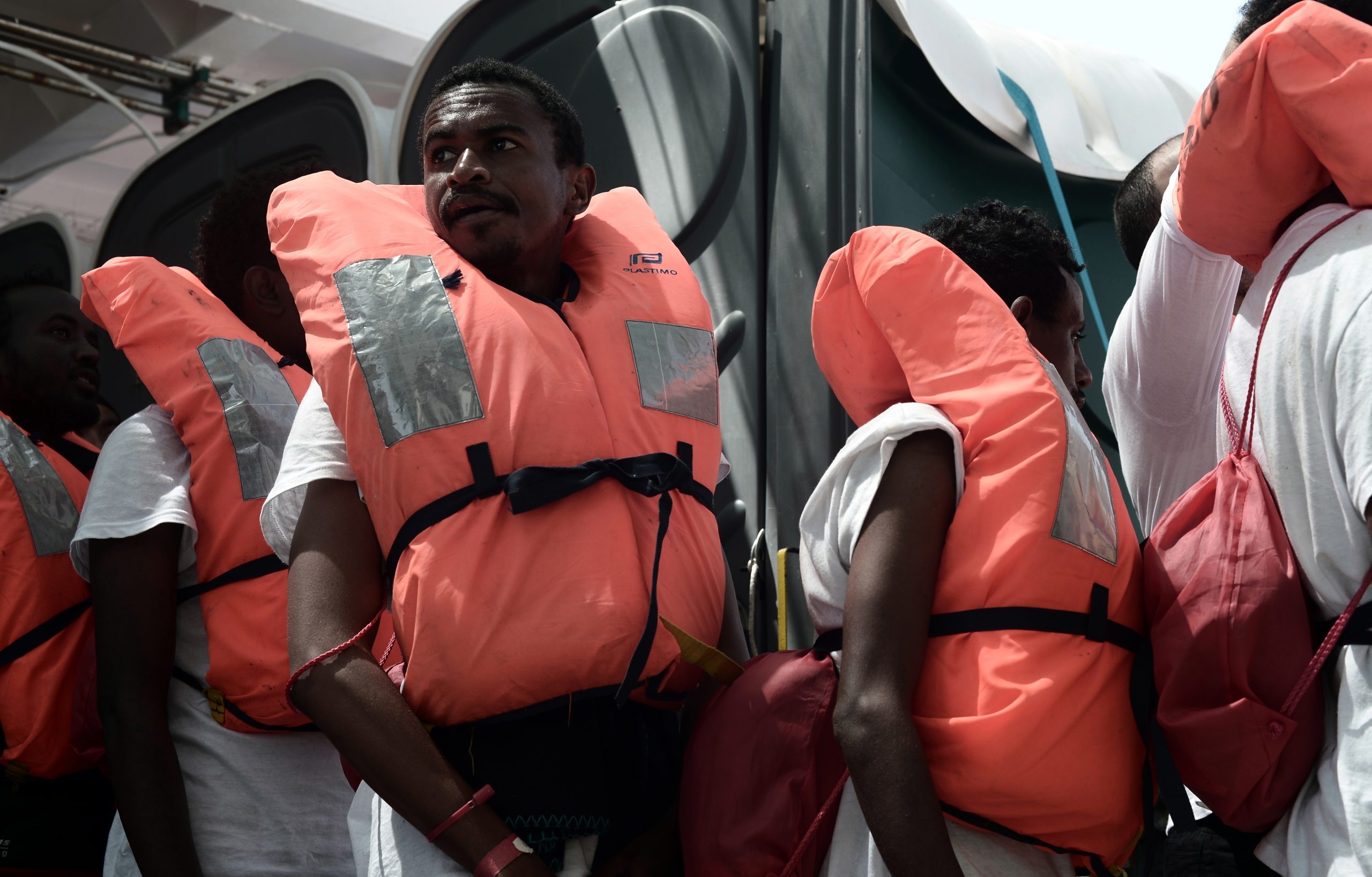 Armada escoltará o Aquarius quando entrar em águas espanholas