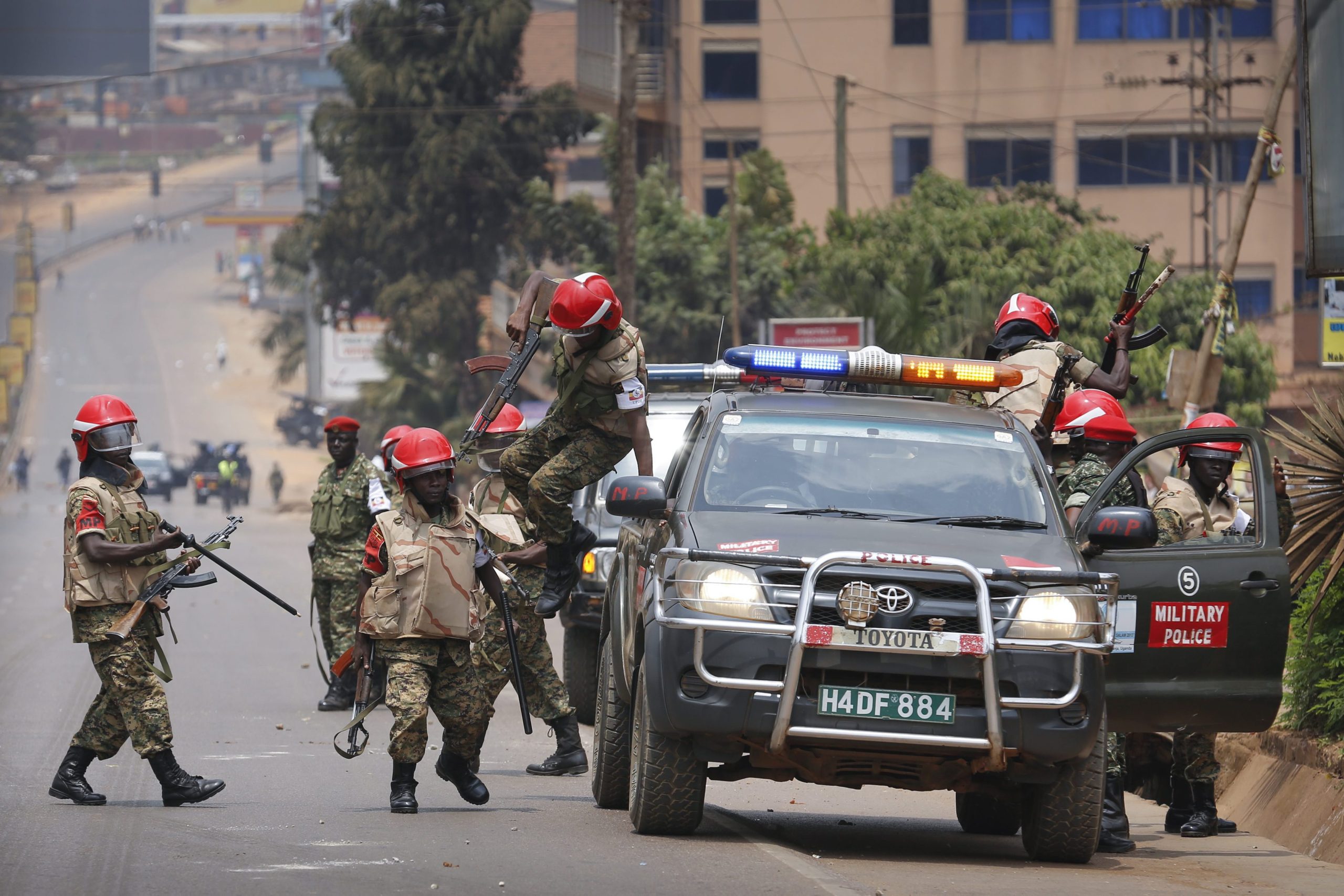55 mortos em combate entre polícias e militantes separatistas no Uganda