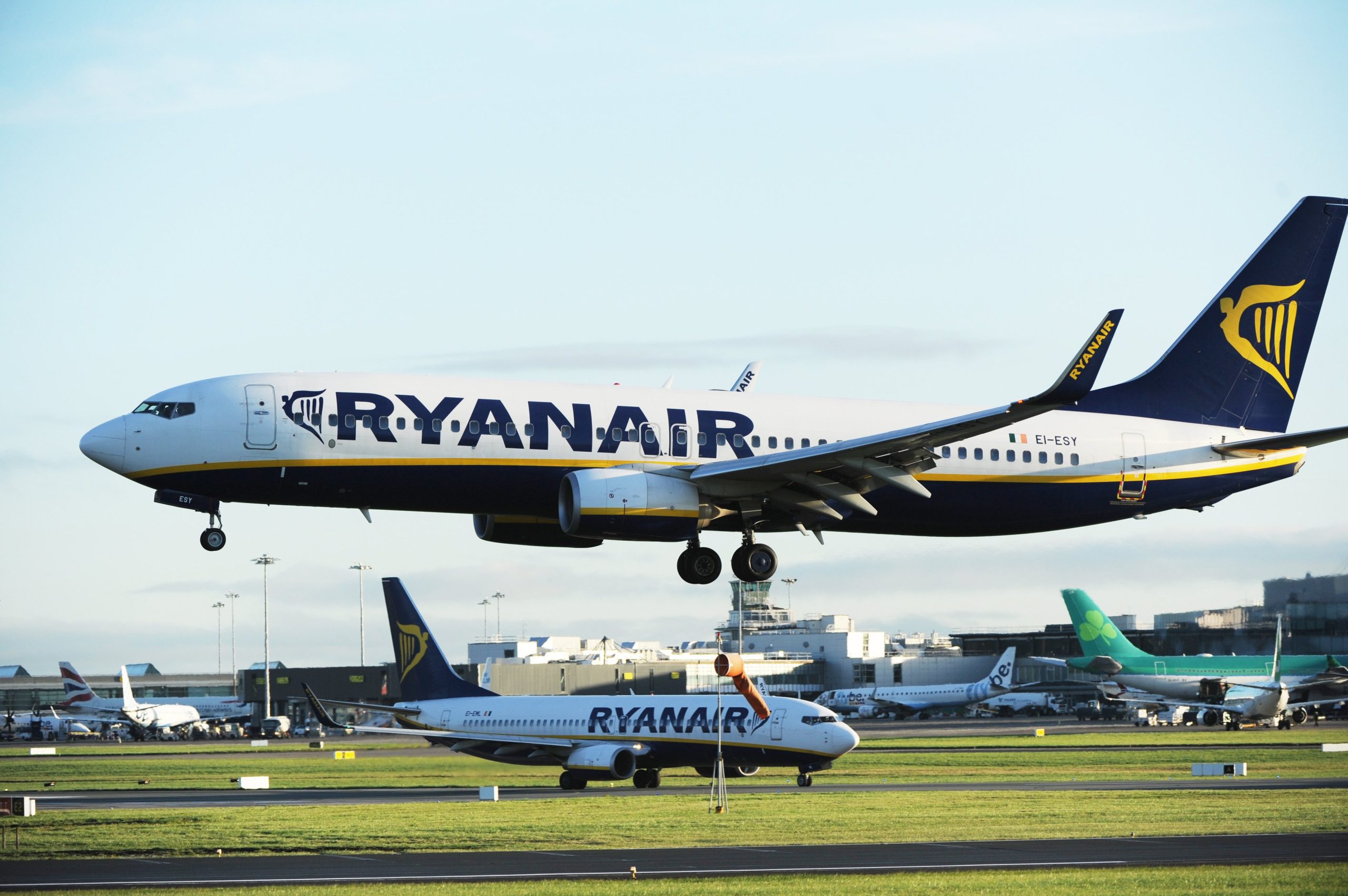 Tripulantes de cabine da Ryanair agendam greve para março e abril