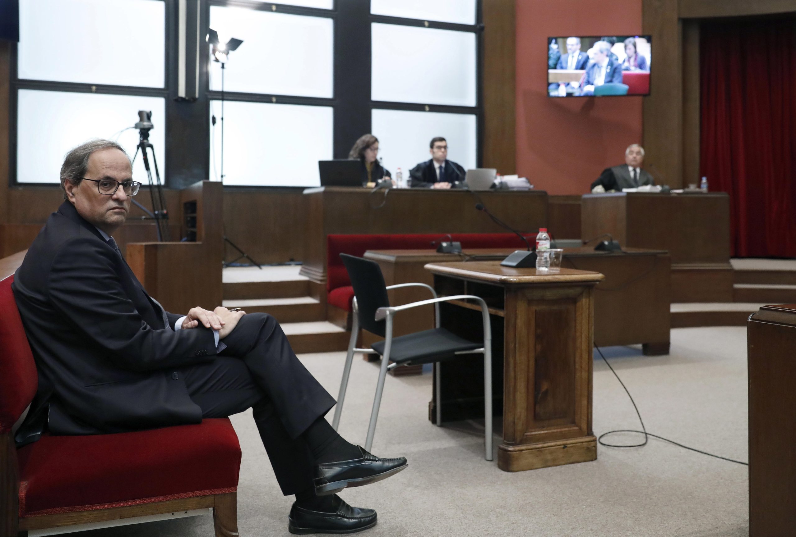 Quim Torra, presidente independentista da Catalunha, começou hoje a ser julgado por desobediência