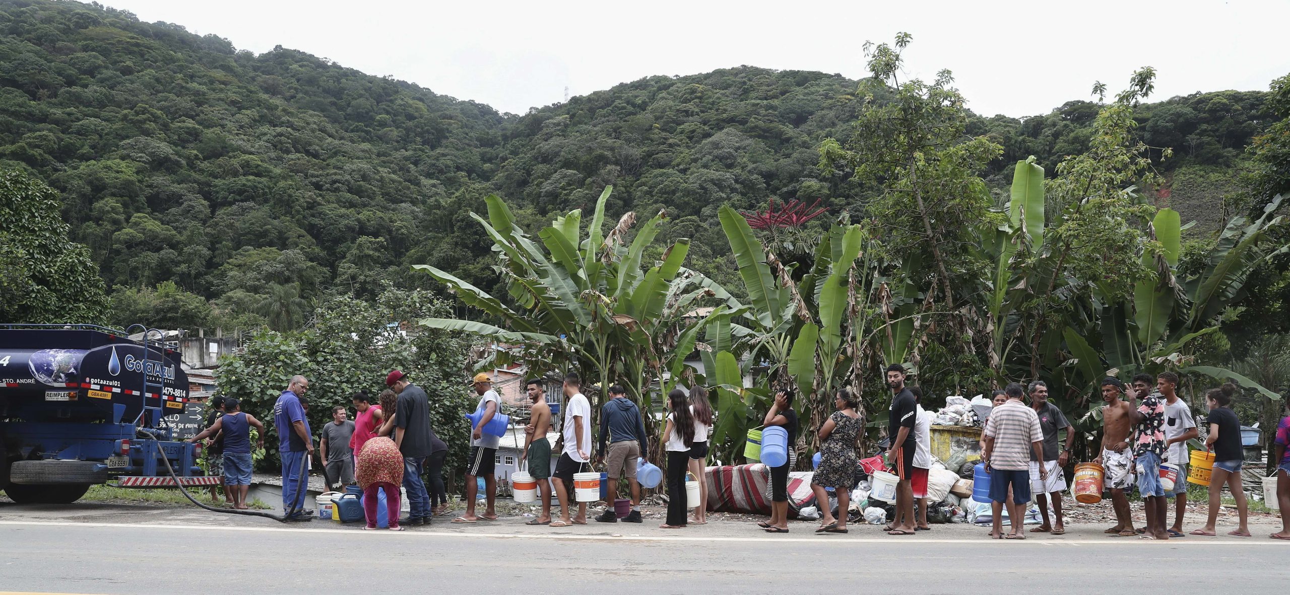 Ciclone no sul do Brasil causa três mortos e vários desaparecidos
