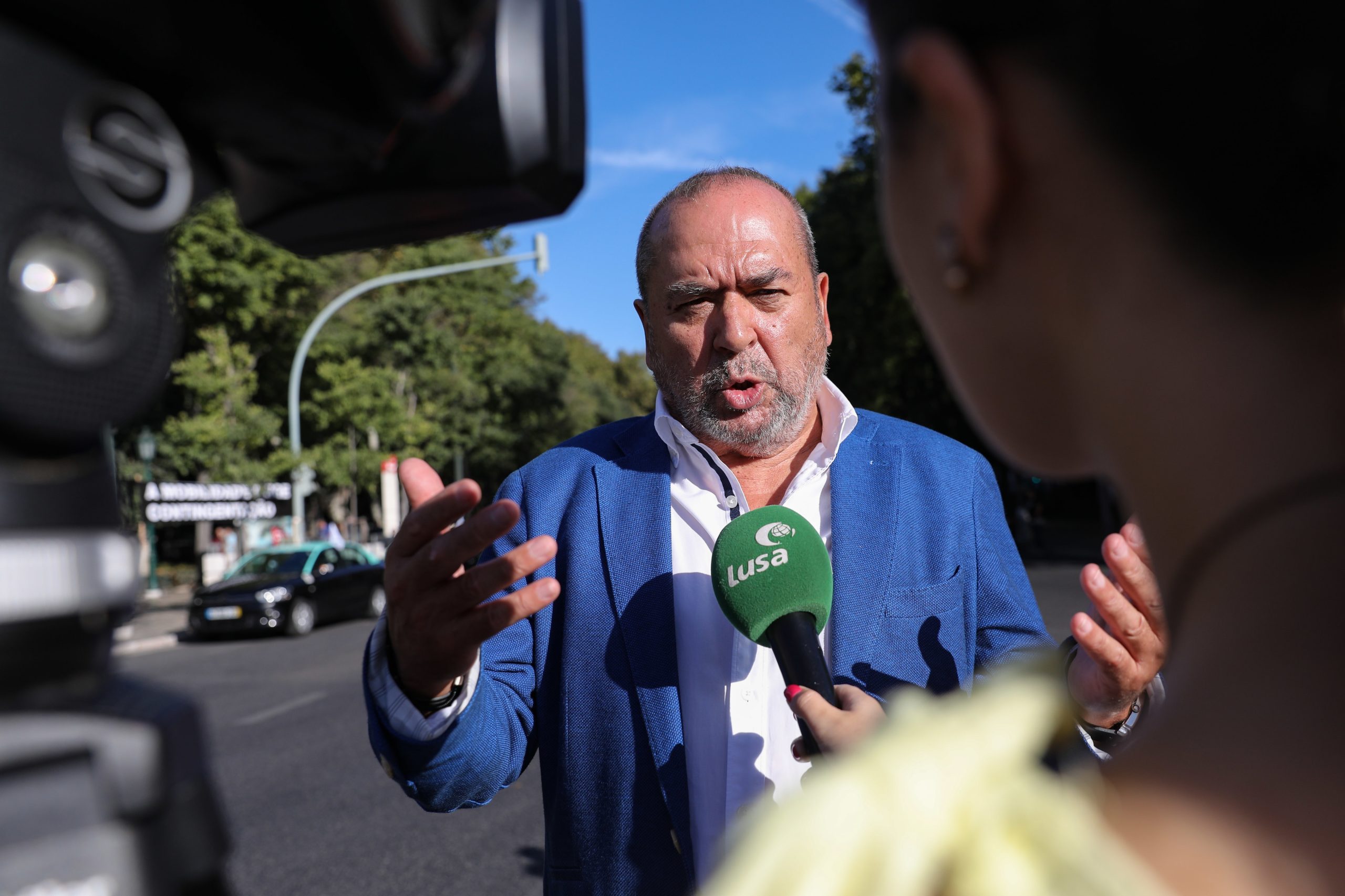Taxistas aguardam debate parlamentar para tomarem decisões