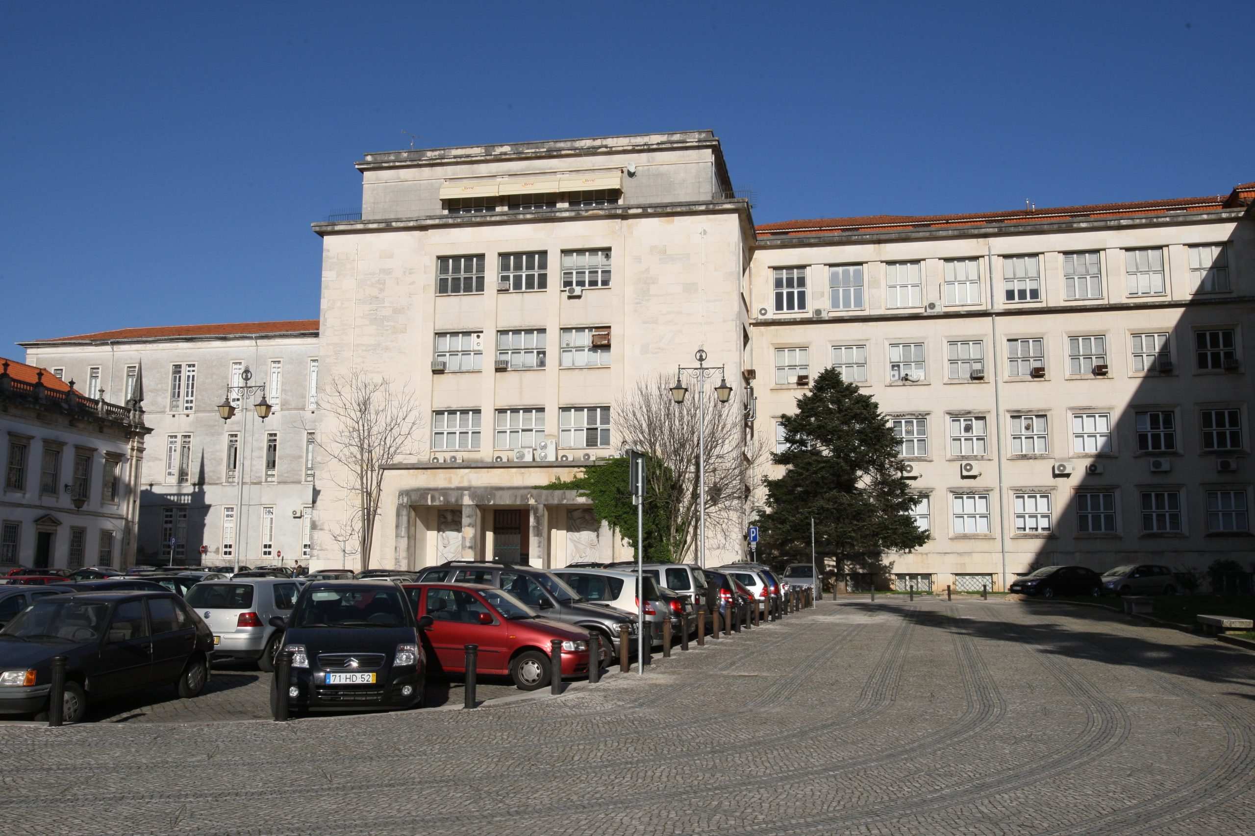 Instituto de Medicina Legal reforça capacidade de frio para cadáveres em hospitais