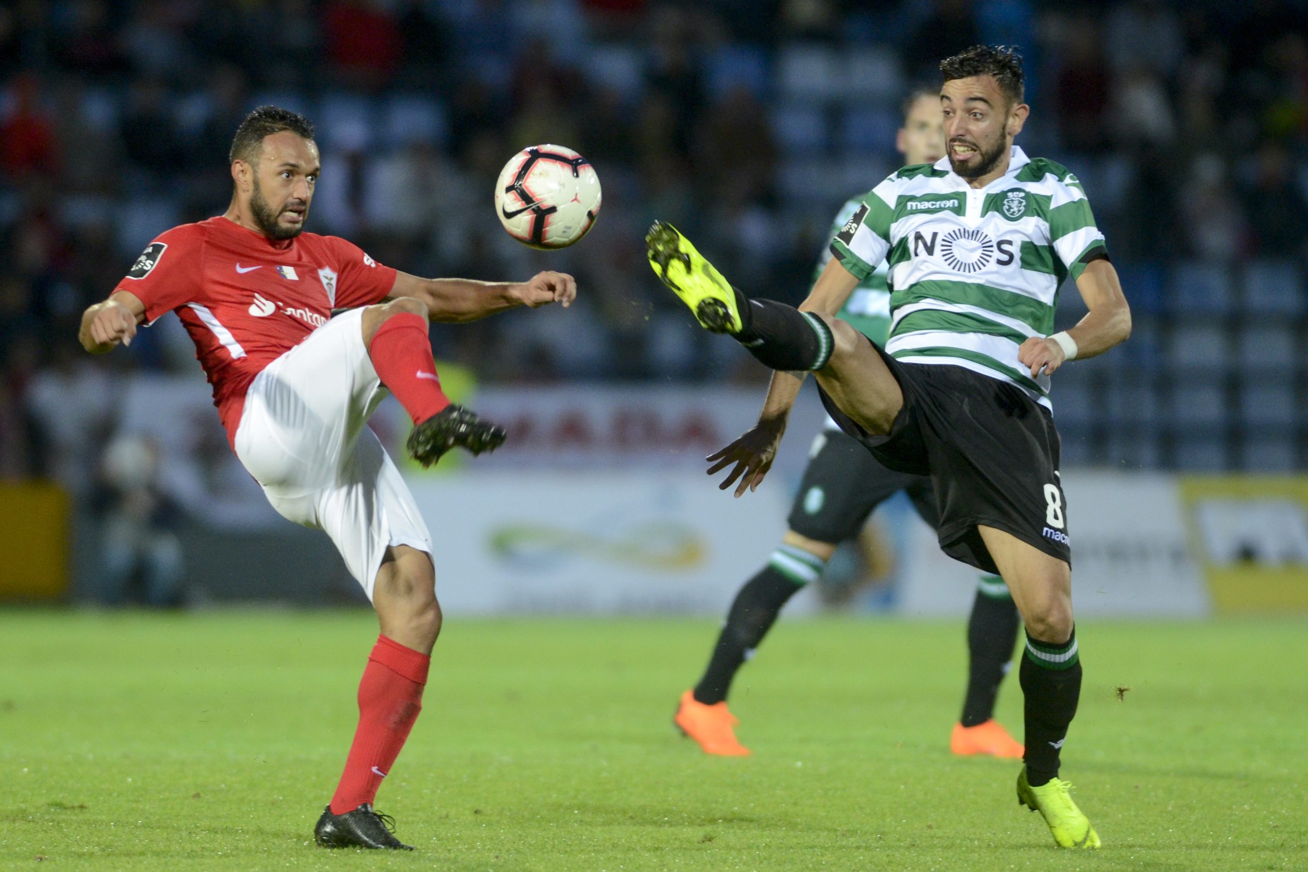 Sporting dá a volta ao Santa Clara e sobe ao segundo lugar da I Liga