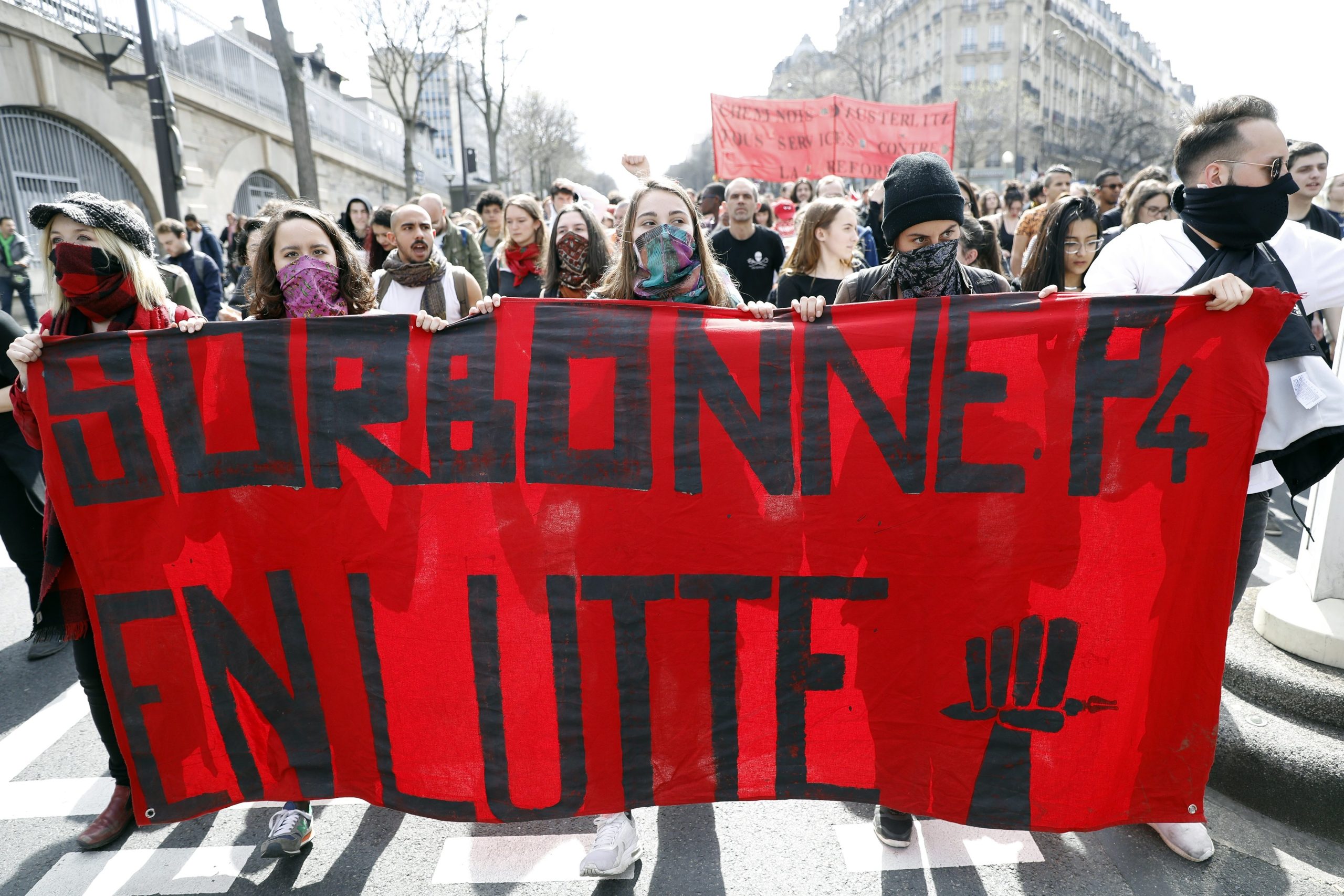 Quatro universidades francesas bloqueadas ou fechadas por causa de protestos