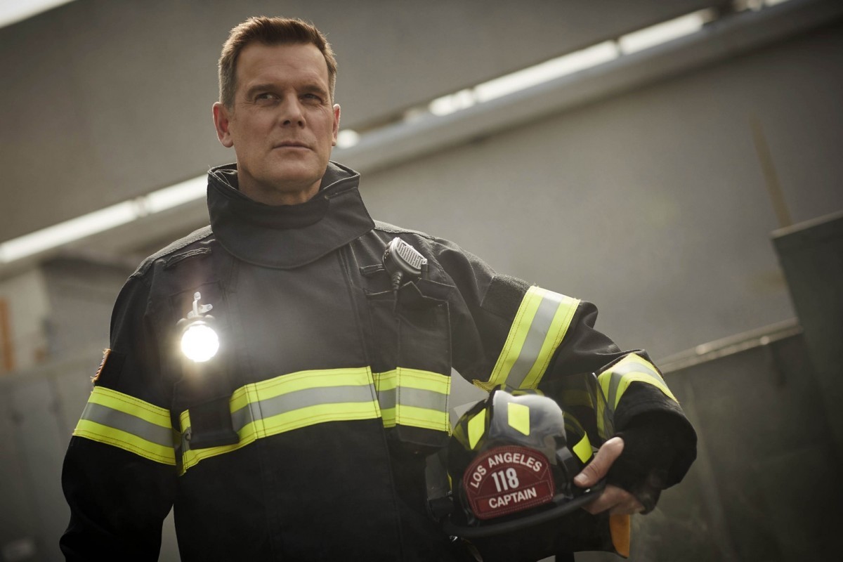 “9-1-1”. A série que rejeita anti-heróis e conta histórias dos que “correm em direção ao perigo”