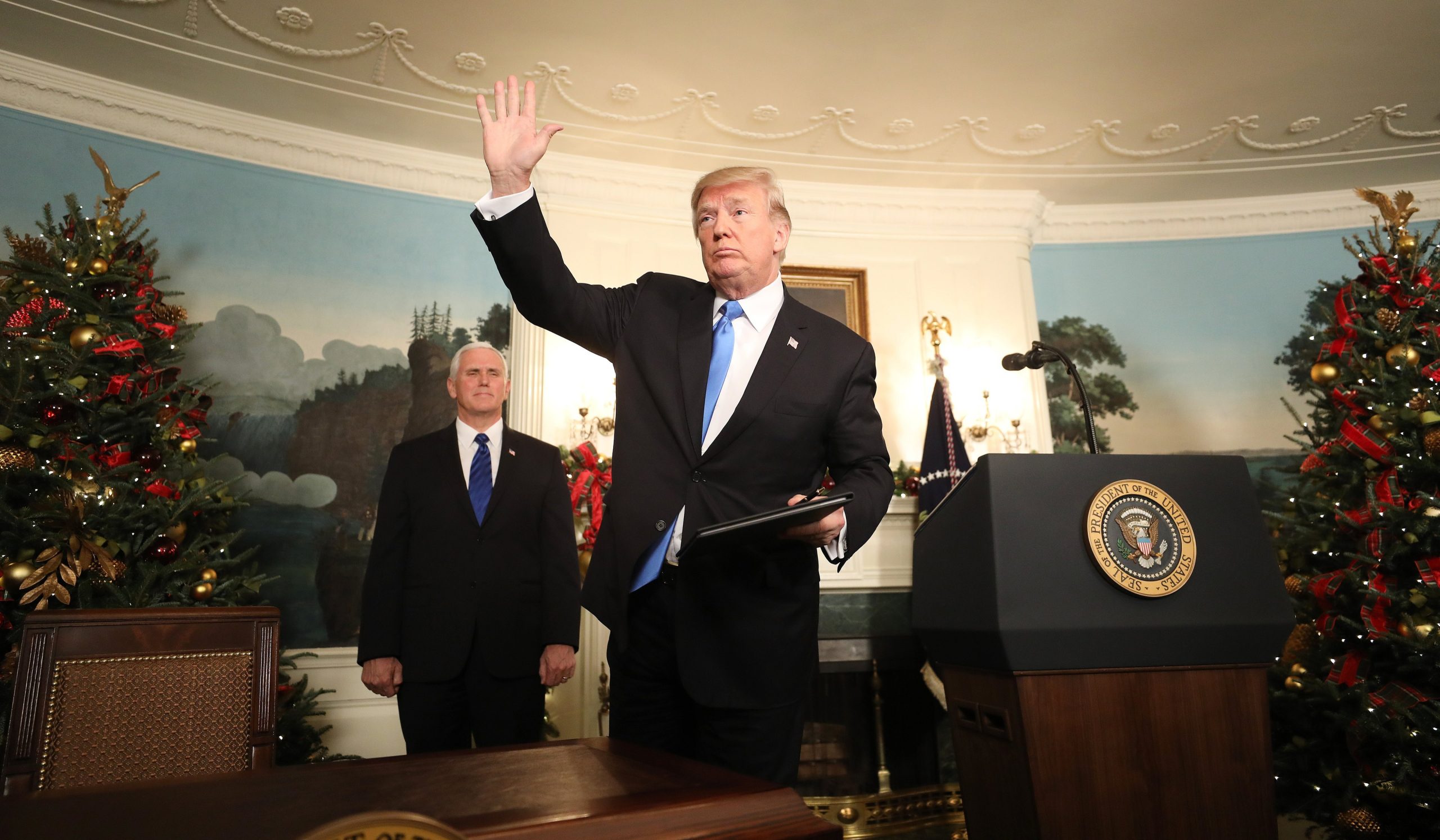 Trump esclarece que intenção de dar armas aos professores “depende dos estados”