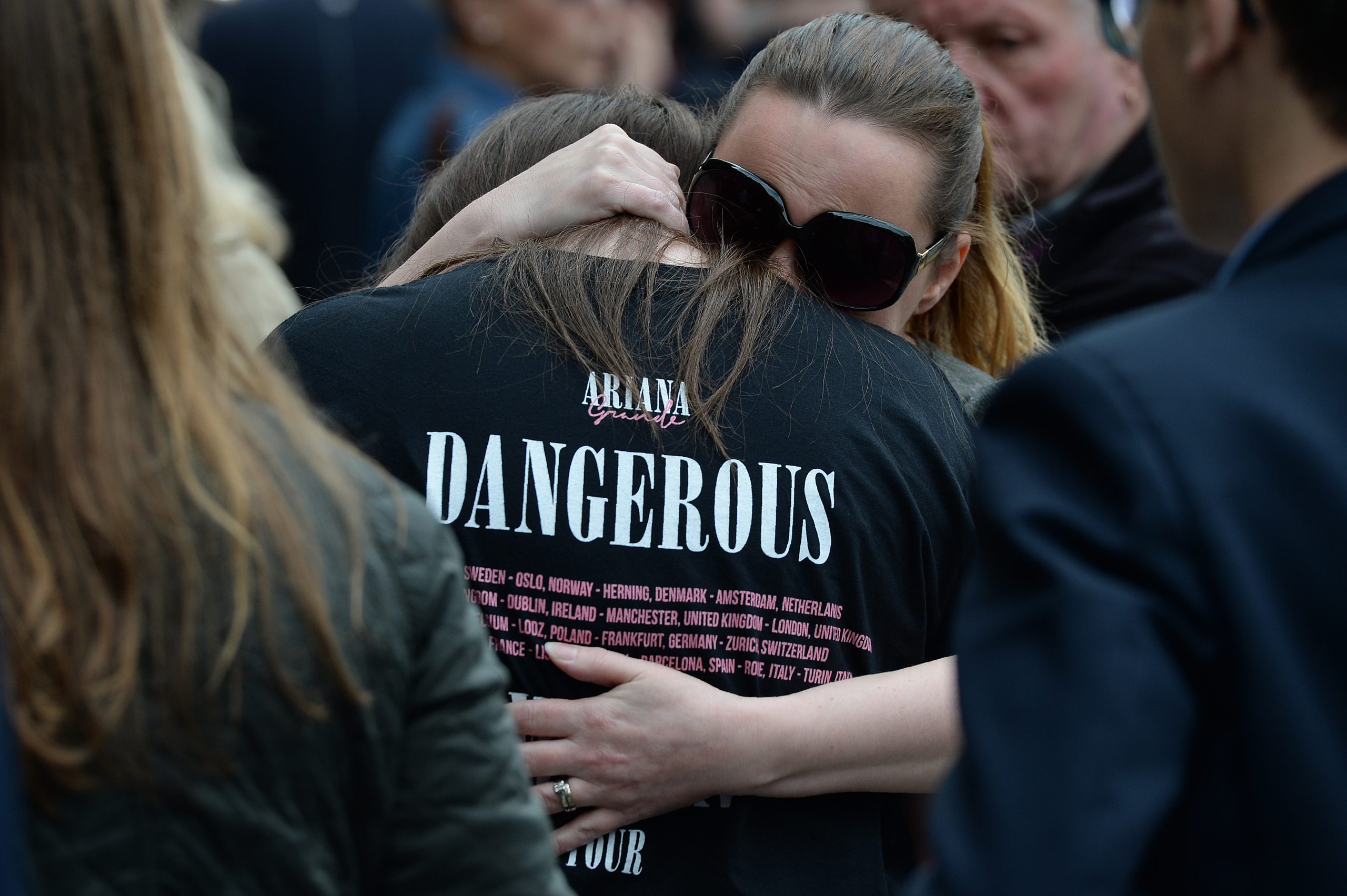 Ariana Grande regressa a Manchester para concerto de beneficência