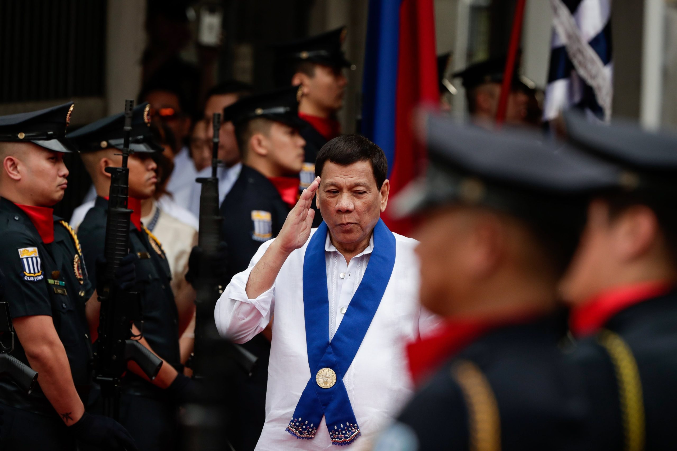 Filipinas: Duterte oferece cerca de 500 dólares a quem matar um rebelde comunista