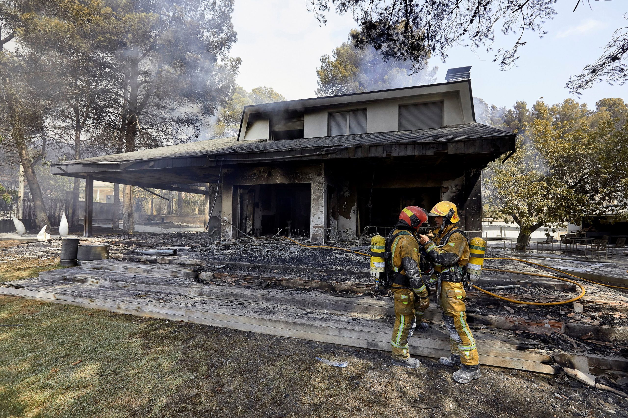 Incêndio em Valência já queimou 2.857 hectares e desalojou 2.600 pessoas