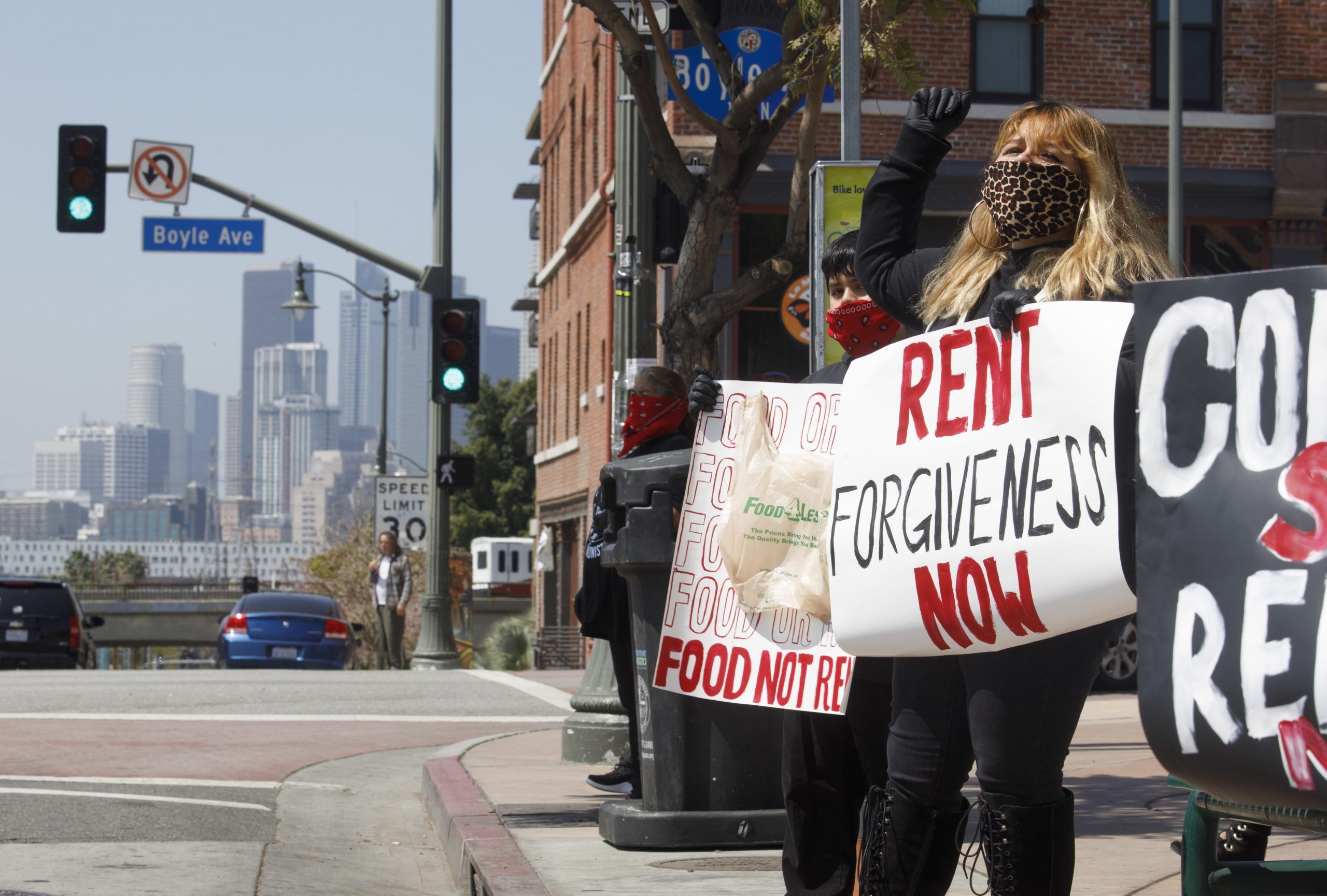 Desemprego atinge mais de metade dos residentes em Los Angeles. “Já fiz todo o tipo de trabalhos”