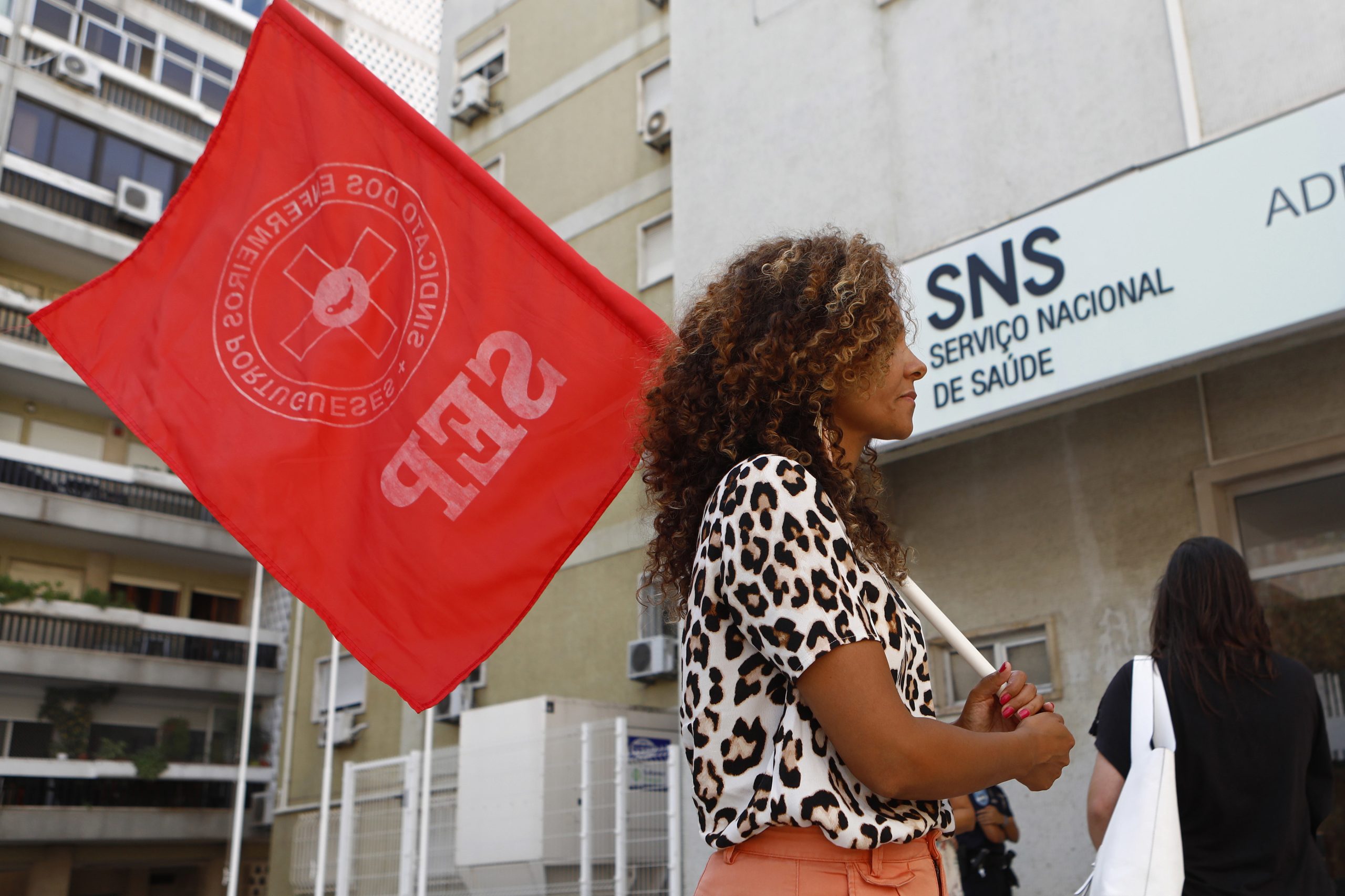 Greve dos enfermeiros atinge os 100% de adesão em dezenas unidades funcionais do Porto, Viseu e Faro