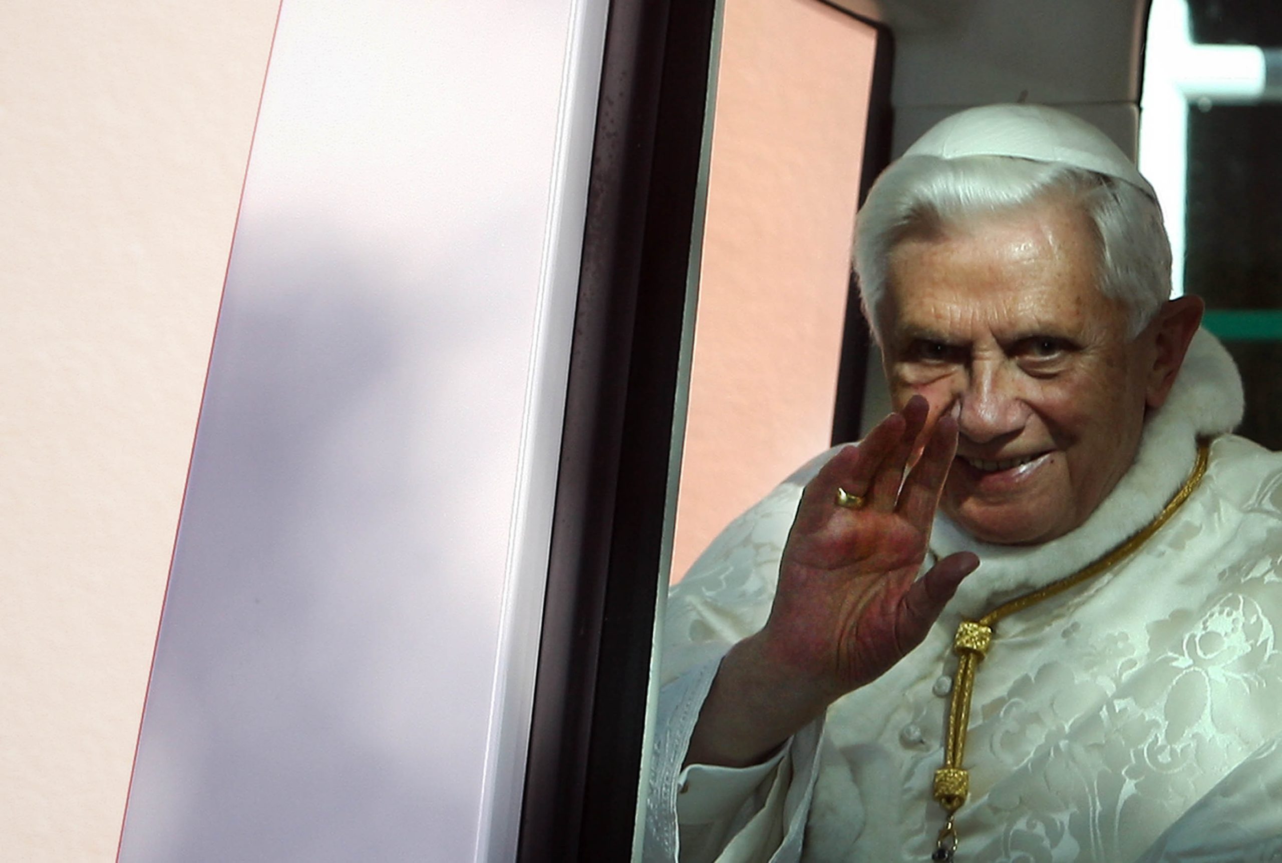 “Vai ficar sempre na história”. As reações à morte de Bento XVI