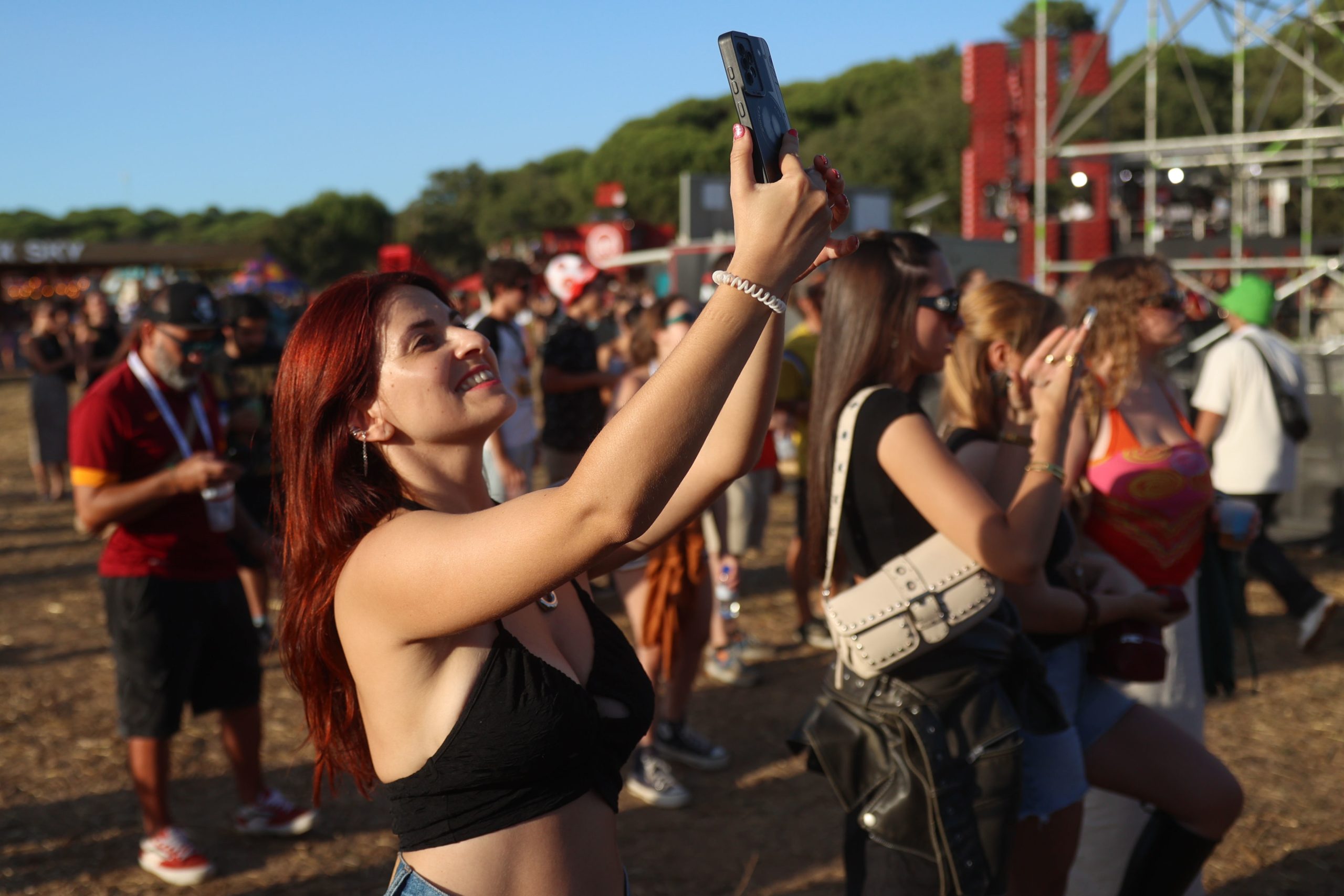SBSR já começou. Imagens de rock e hip-hop no primeiro dia no Meco