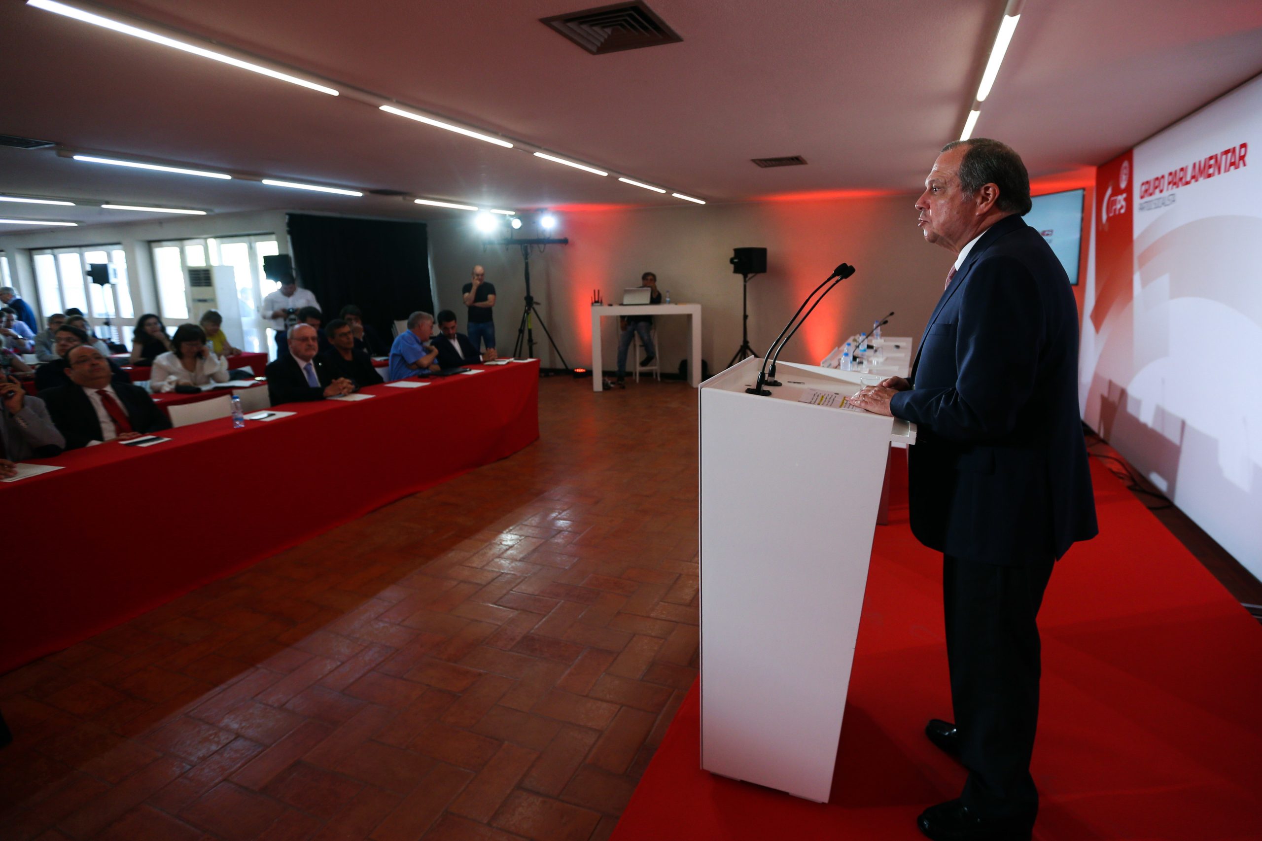 PS invoca liberdade e responsabilidade para alterar acordo de concertação social