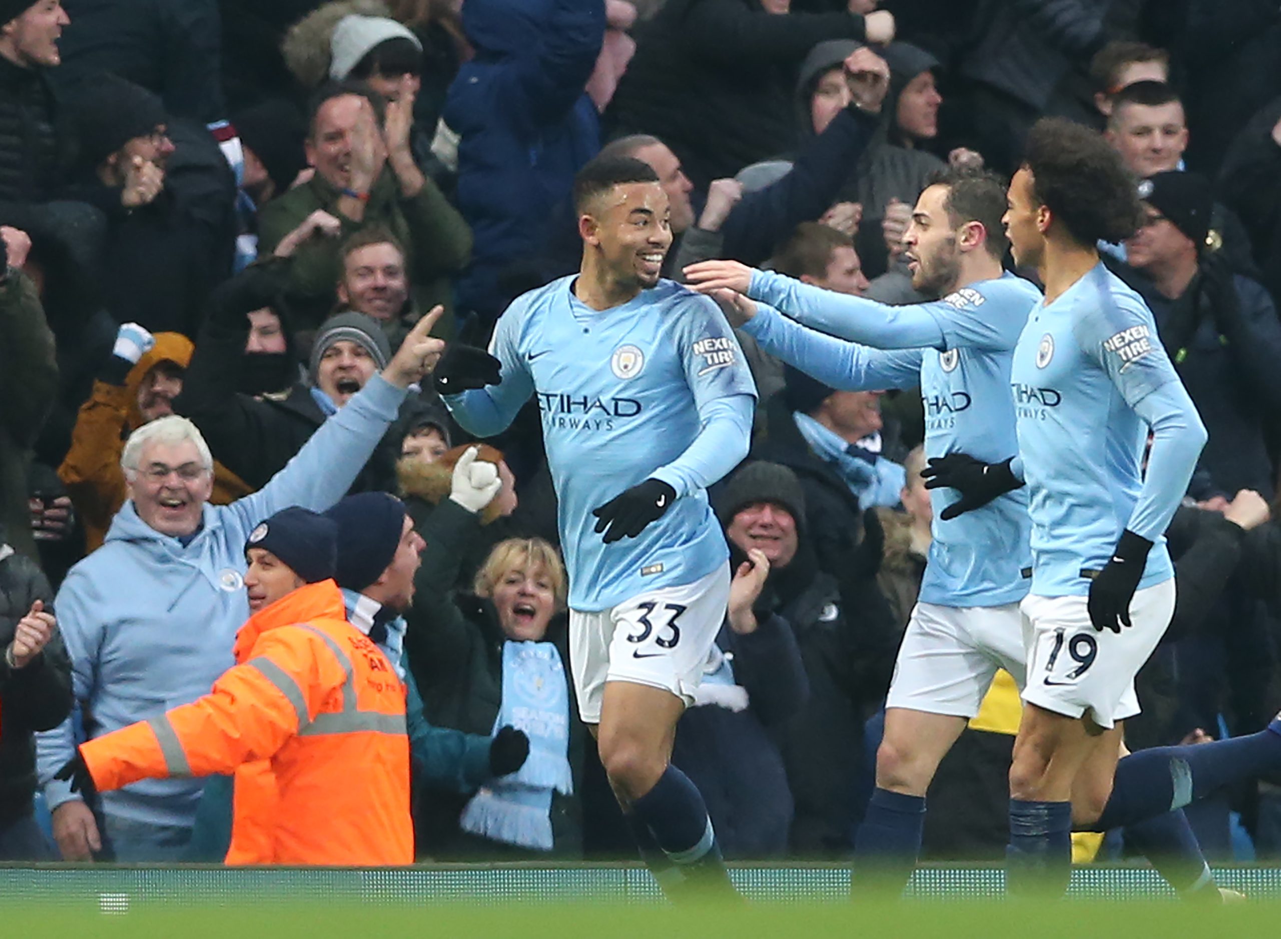 Manchester City vence Everton, de Marco Silva, e assume provisoriamente a liderança