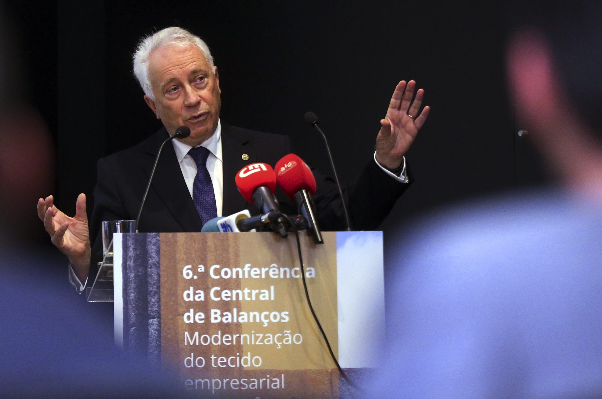 Carlos Costa considera que projeções do BdP sobre economia são “boas notícias”