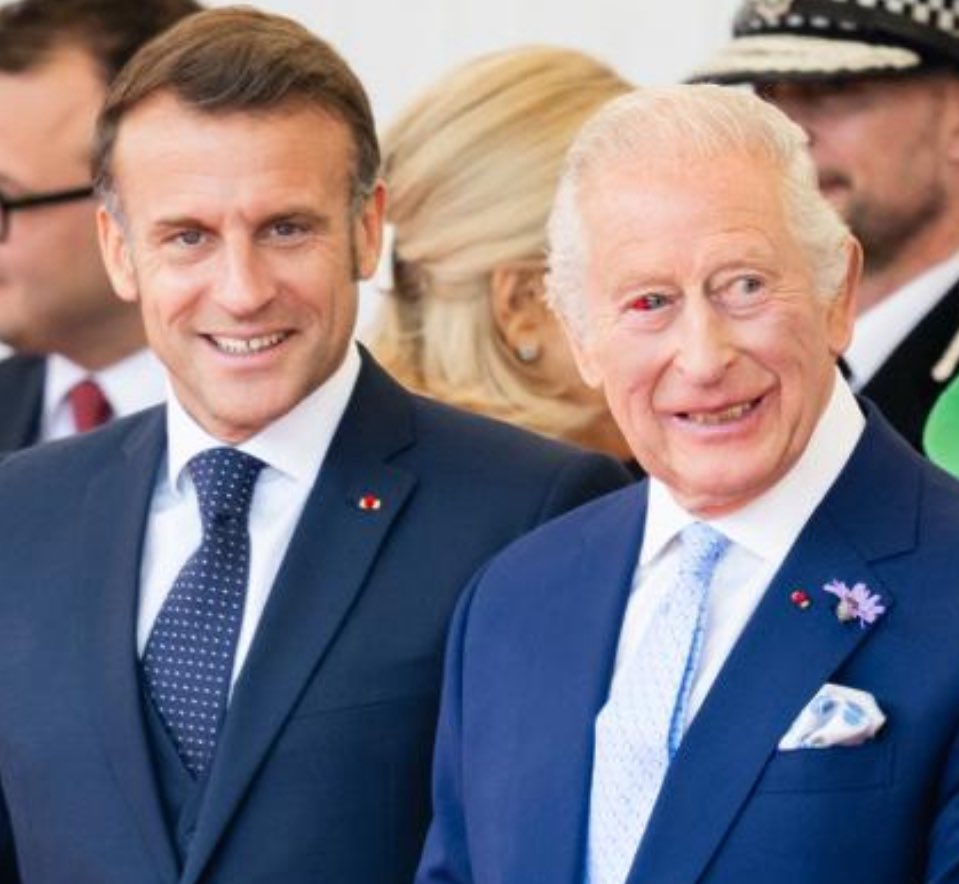 O que se passa com o olho de Carlos III? Rei aparece com olho vermelho durante visita de Macron