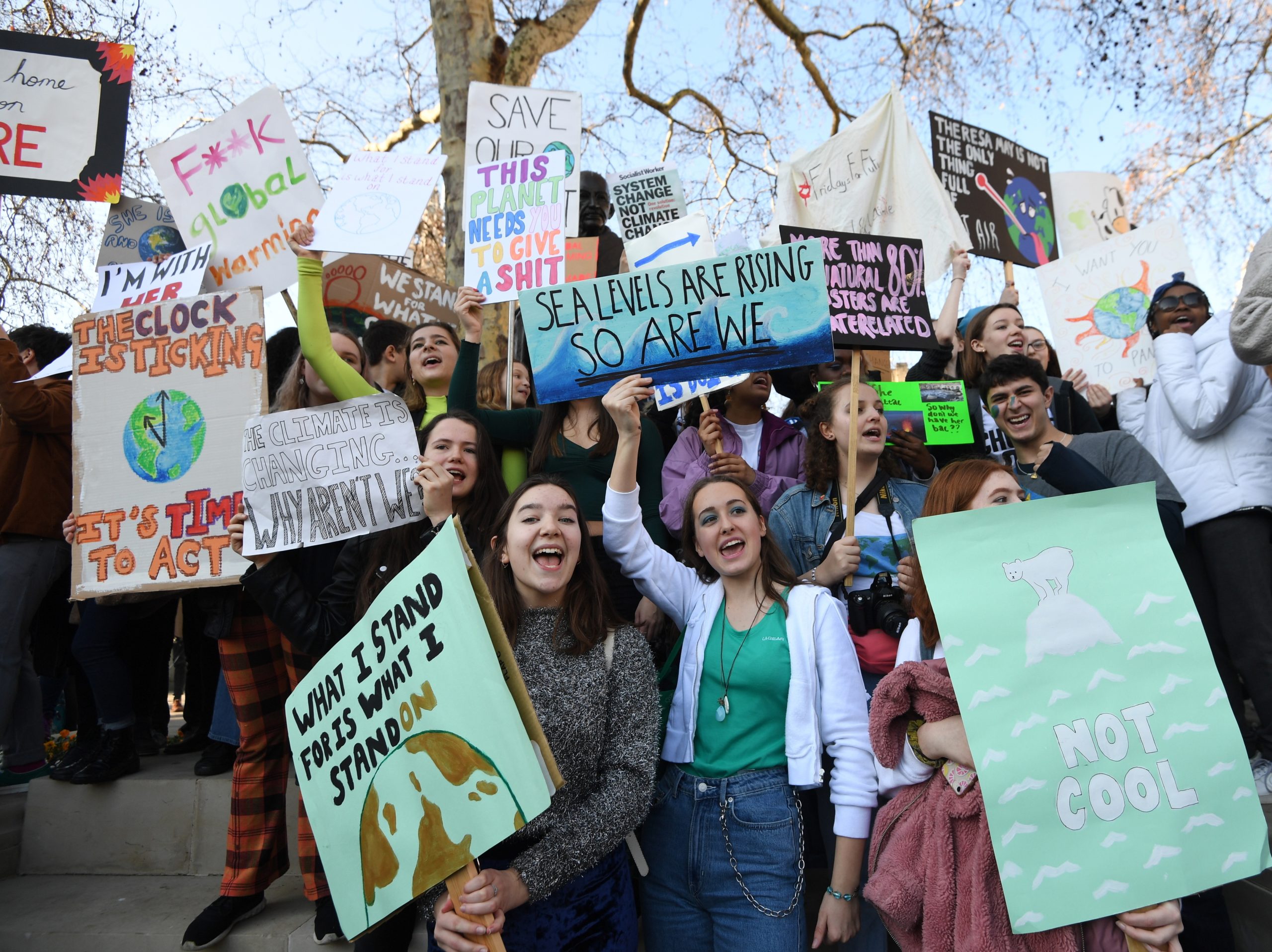 Jovens britânicos faltam às aulas para manifestação contra alterações climáticas