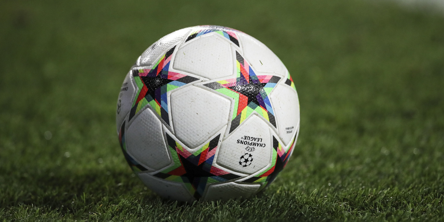 Entre o ecrã e o relvado: como os smartphones estão a mudar o futebol nas bancadas