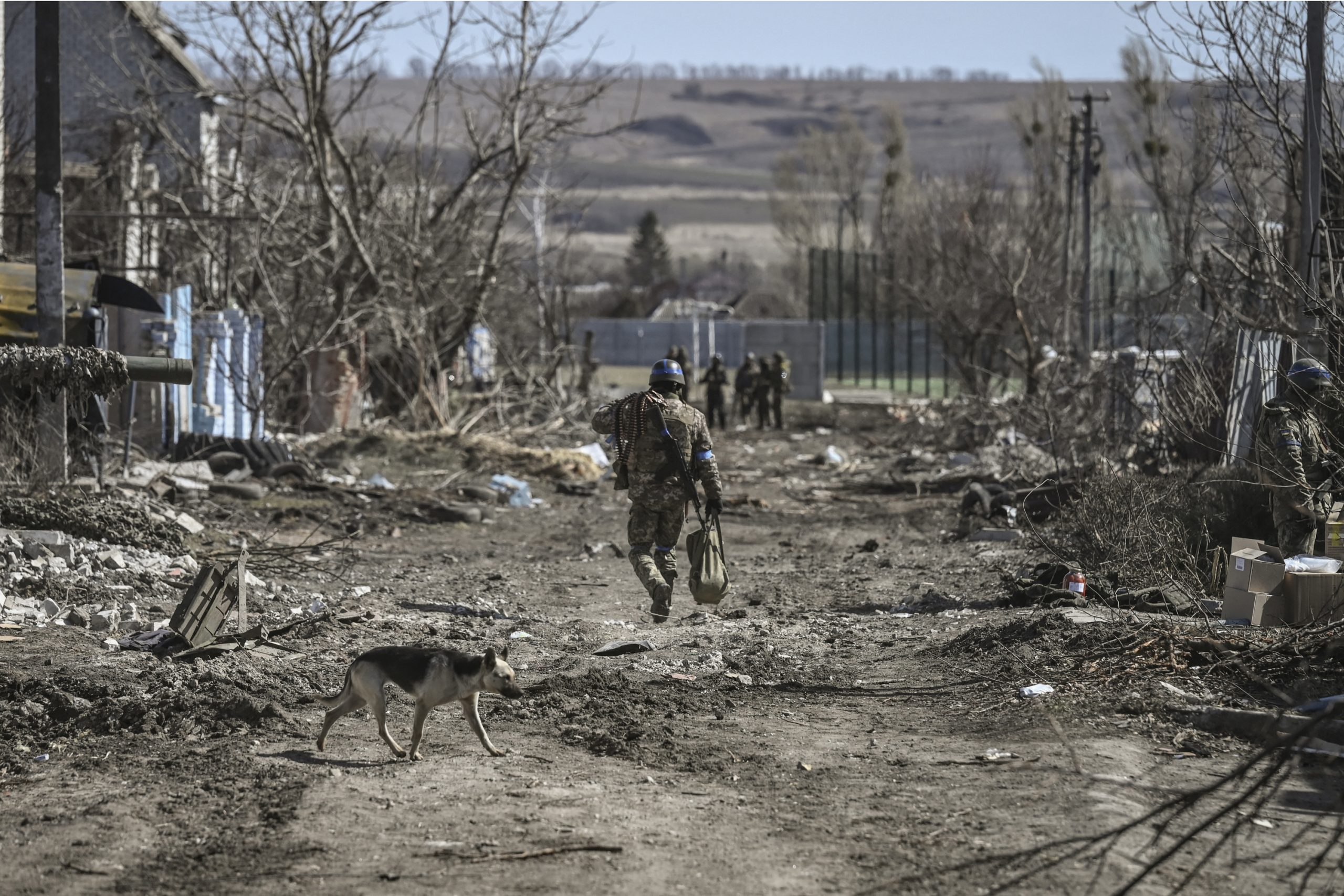 Ucrânia: Ataques russos impedem abertura de corredores humanitários. Mais de mil militares ucranianos renderam-se em Mariupol