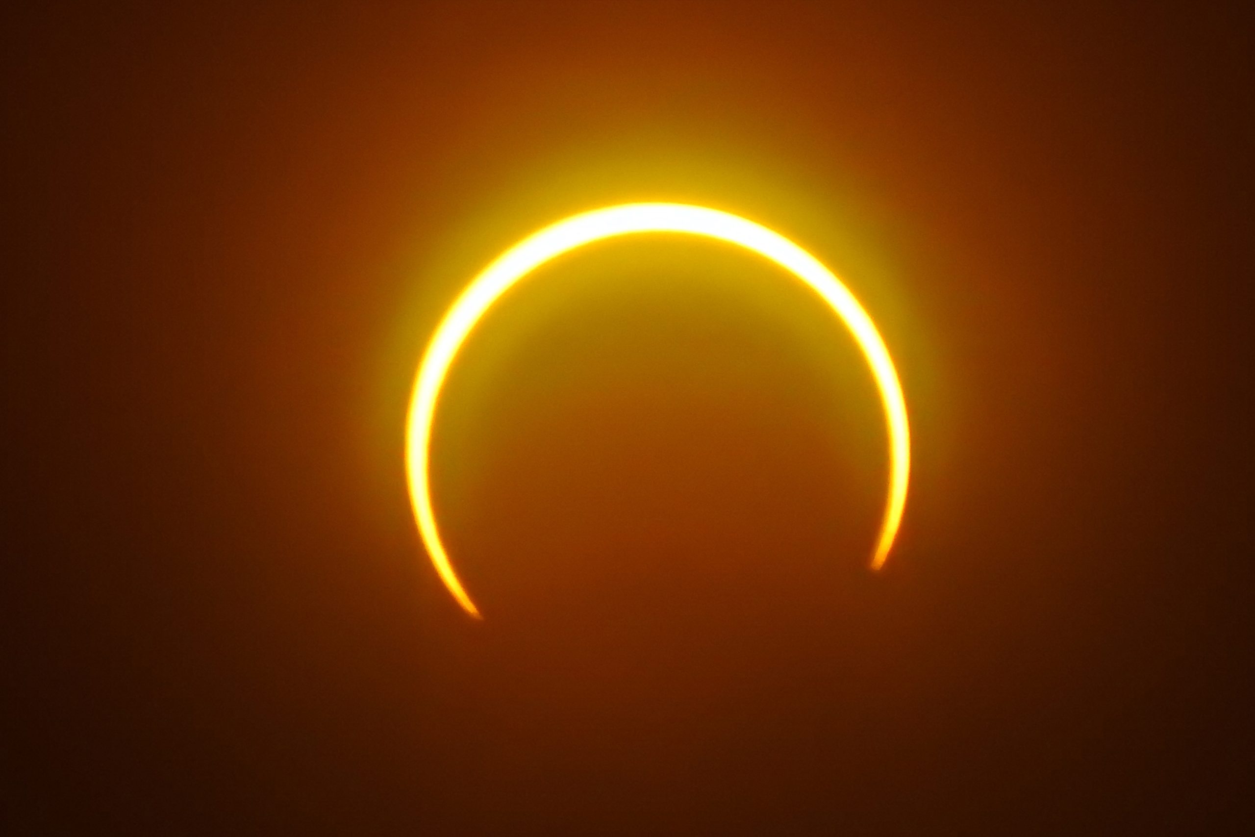 “Anel de fogo”. Rara forma de eclipse solar foi observada na Ásia