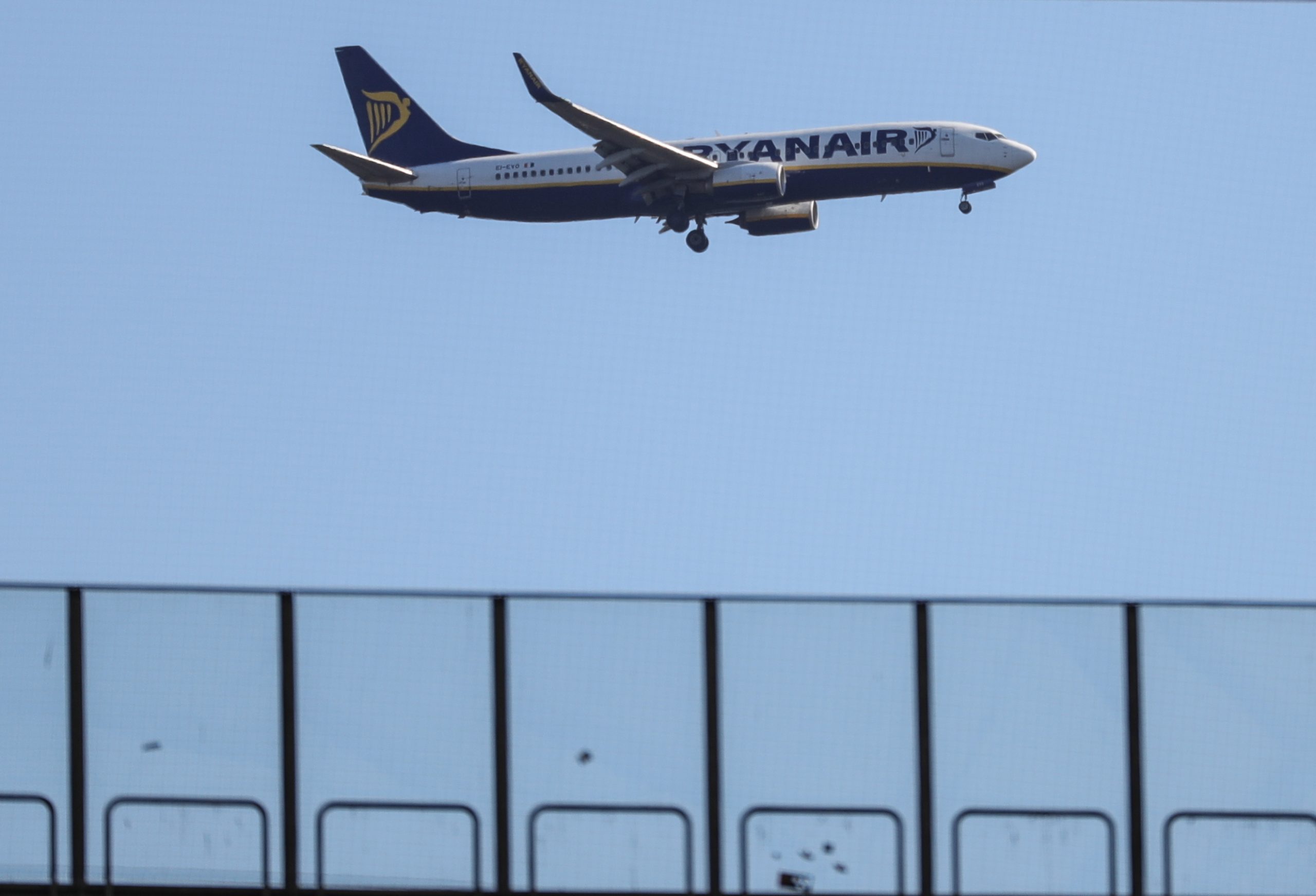 Autoridade da concorrência italiana multou Ryanair por abuso de posição dominante. Foram mais de 250 milhões de euros de multa