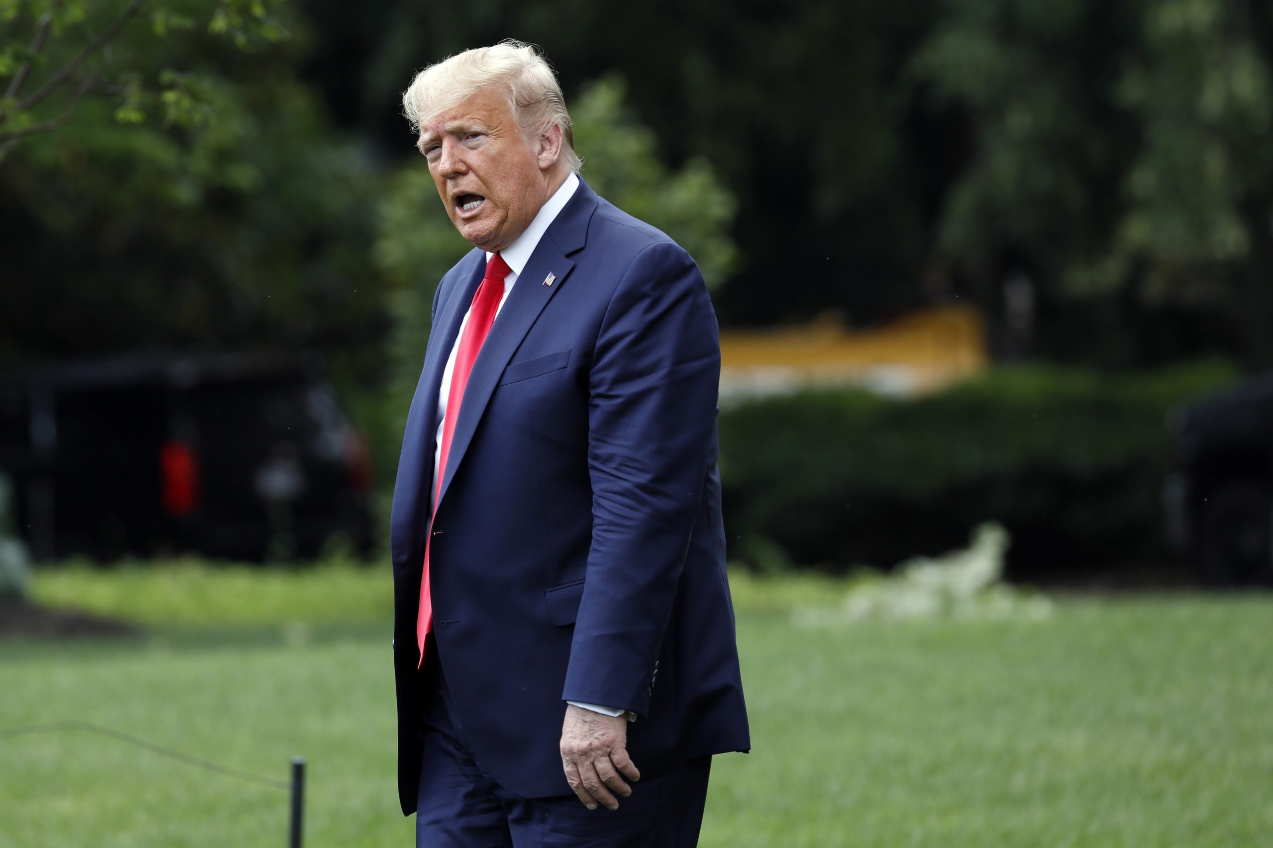 Trump diz que queda no desemprego representa um “ótimo dia” para George Floyd