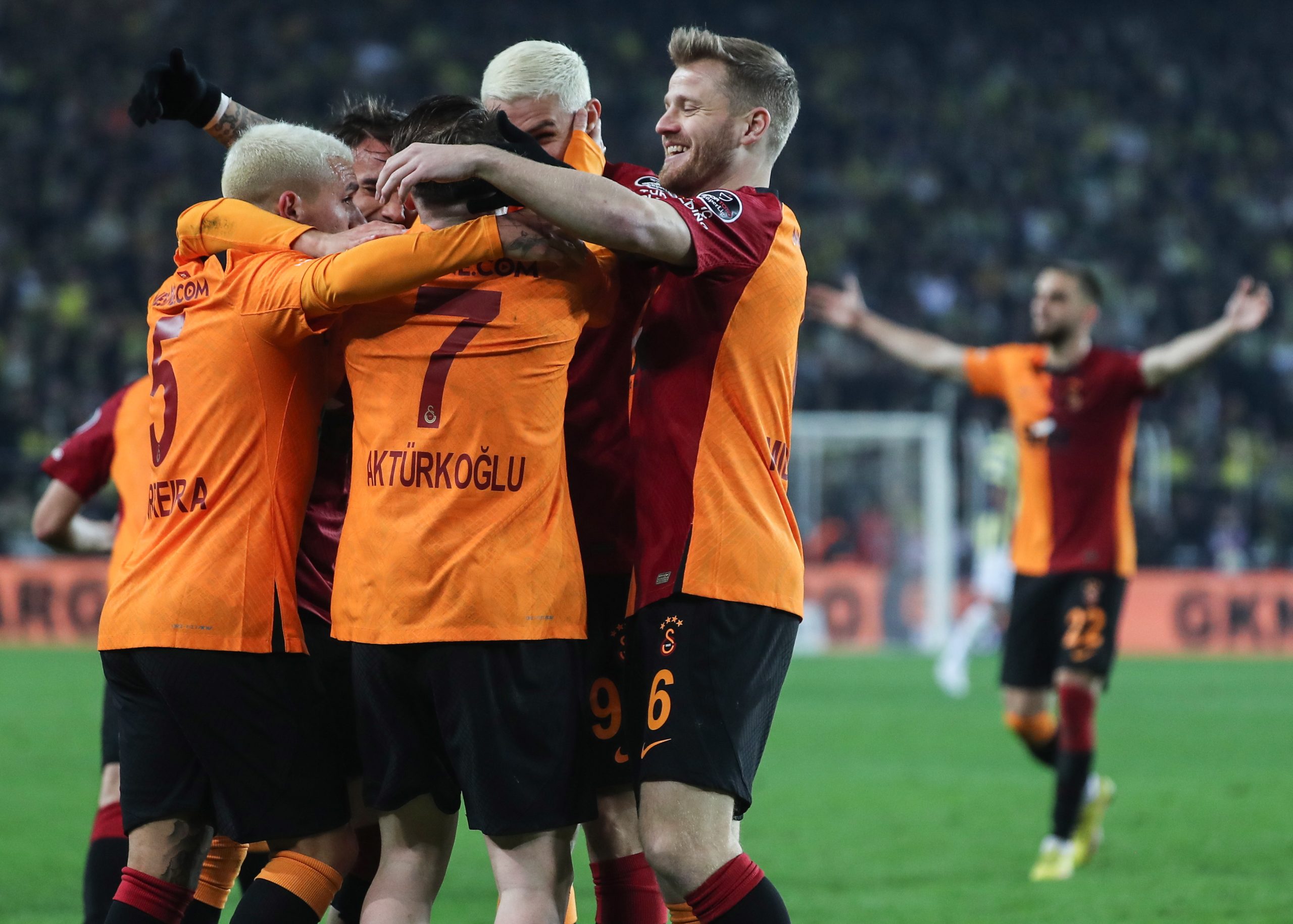 Fenerbahçe perde com o Galatasaray eJorge Jesus vê o topo da liga turca mais distante