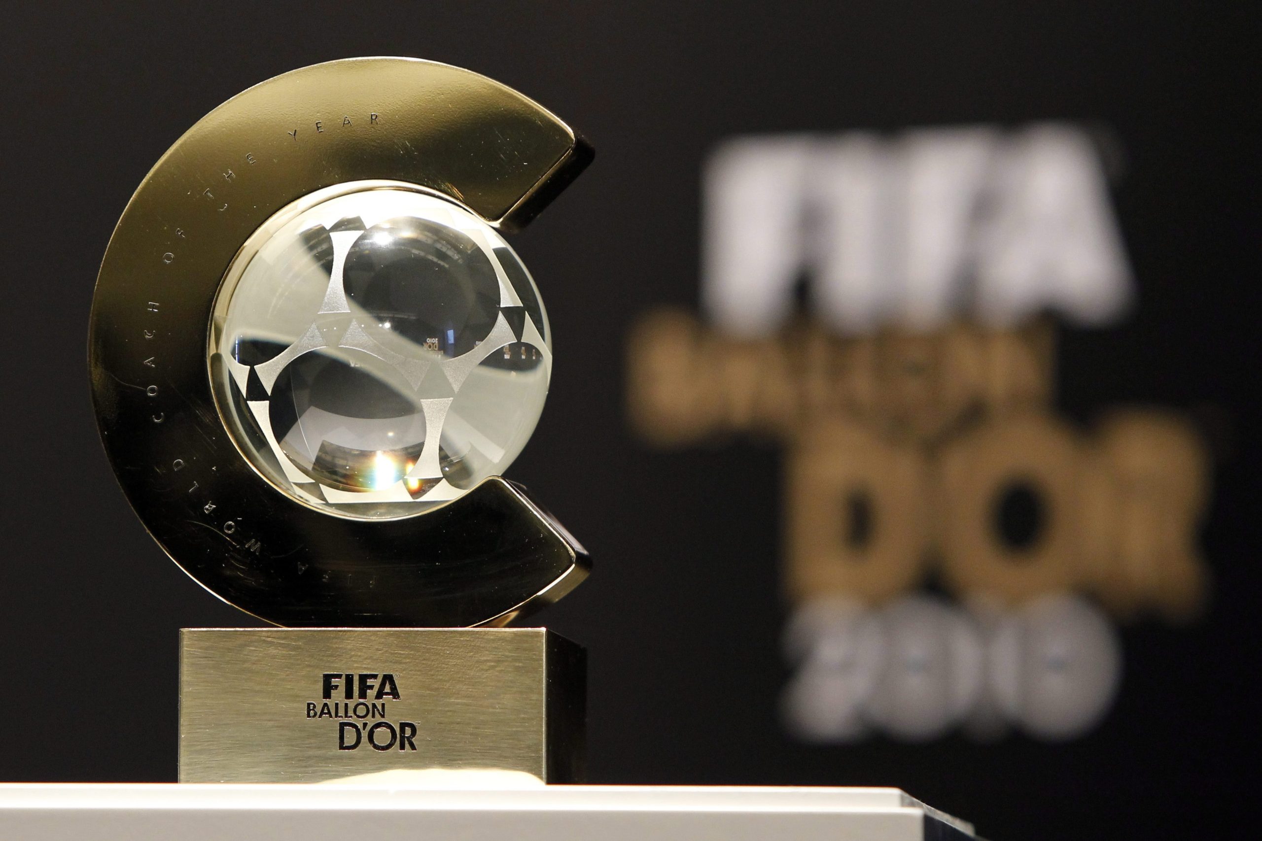 Fernando Santos entre os 10 candidatos ao prémio de melhor treinador do ano da FIFA
