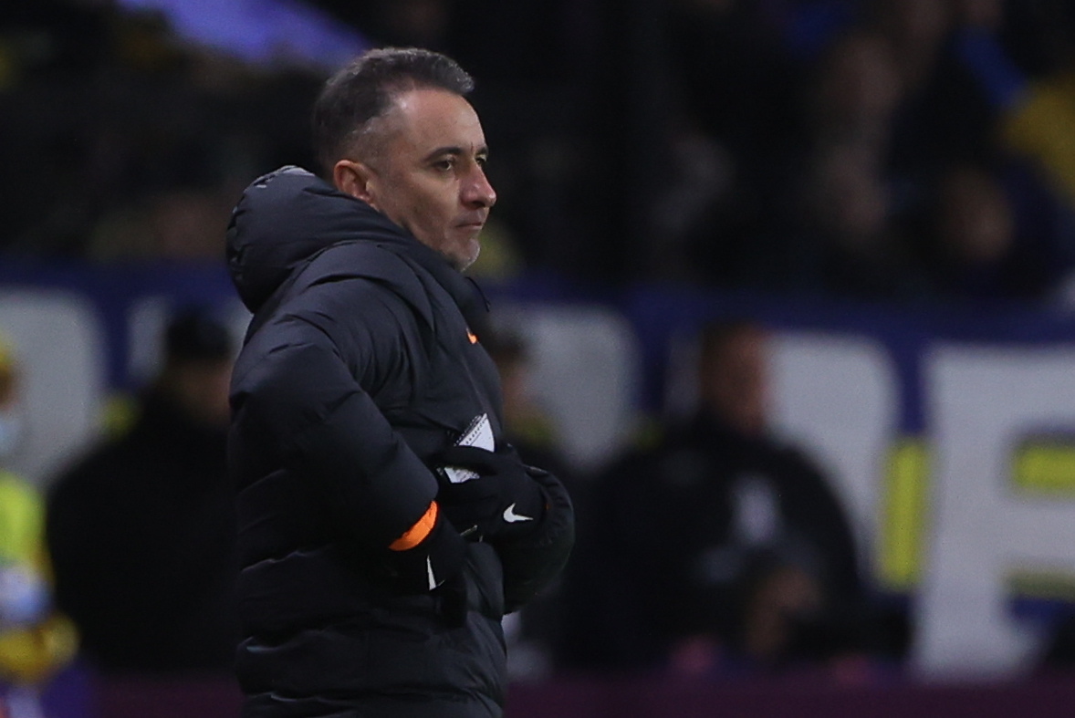 Corinthians, de Vítor Pereira, isola-se no topo do Brasileirão
