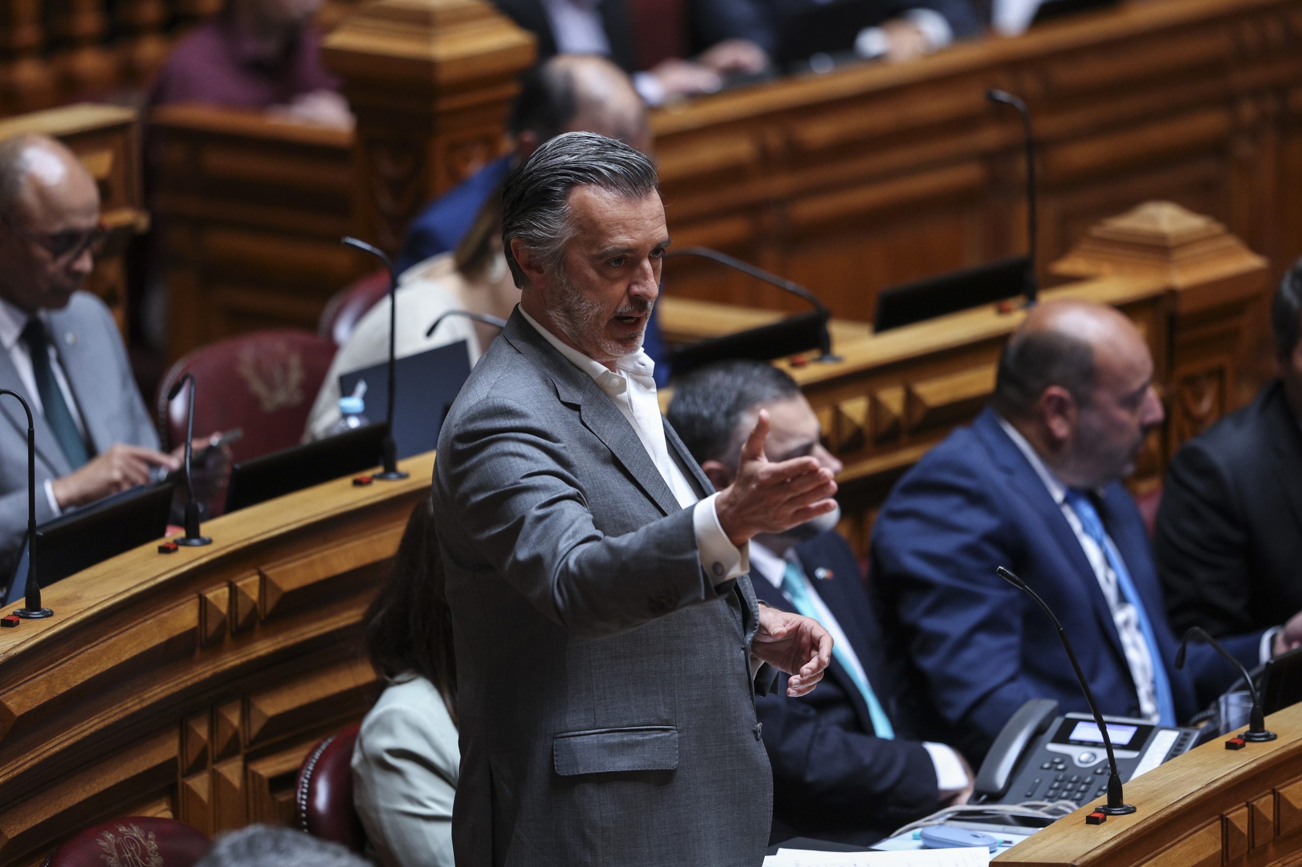 Iniciativa Liberal acusa Medina de mentir e fala em “enorme aumento dos impostos indiretos”