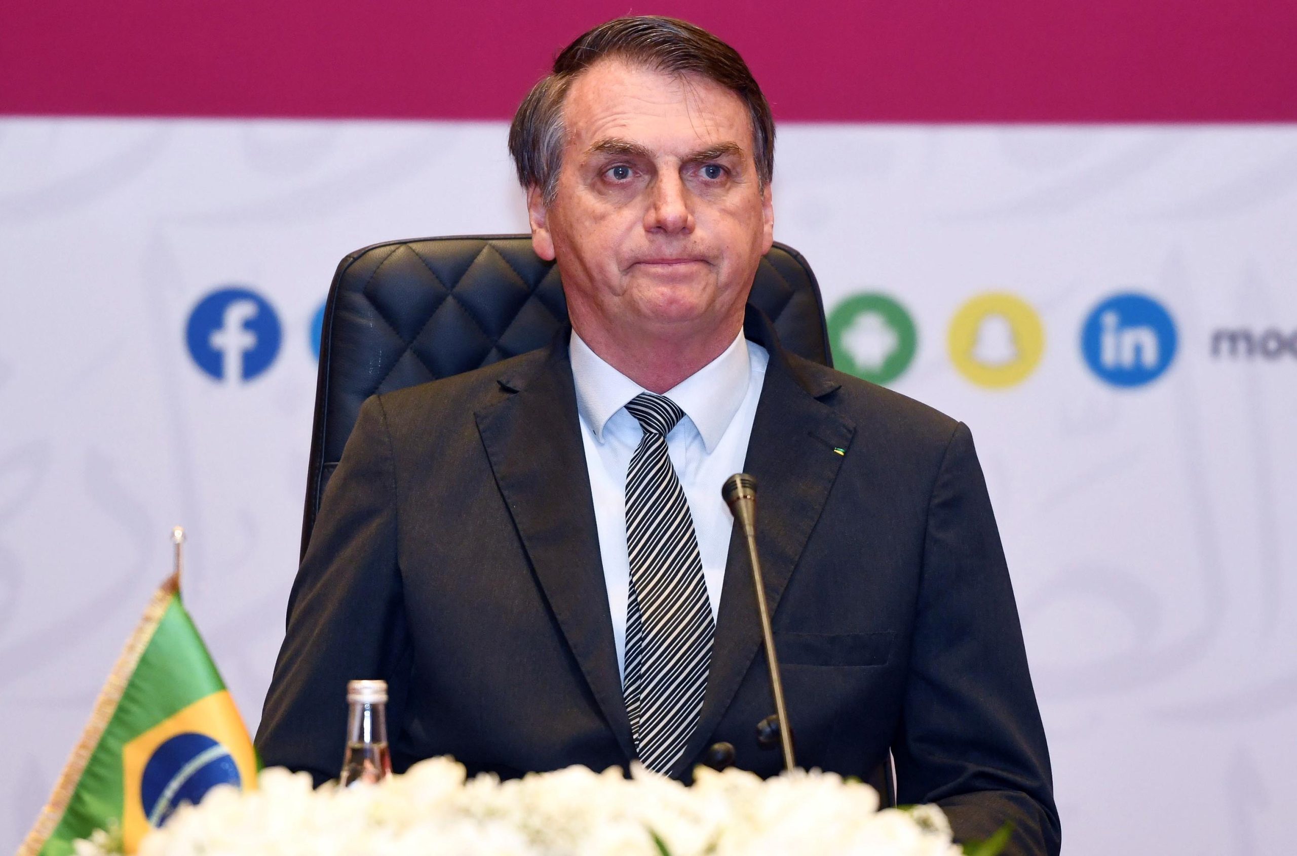 O amor, segundo Bolsonaro. “Vou começar um partido pobre, sem dinheiro, sem televisão. Quem for para lá, vai por amor”