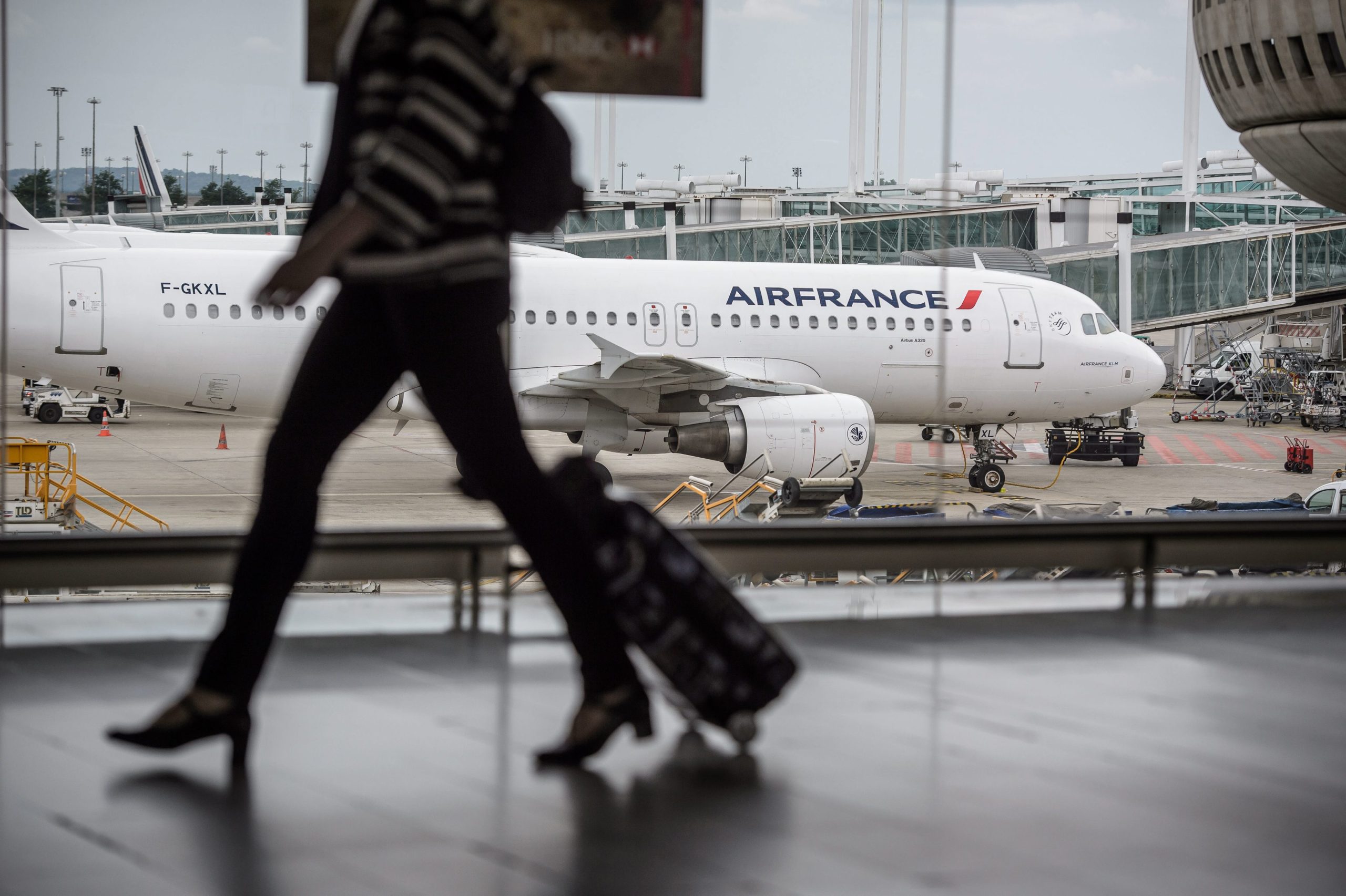 Greve na Air France leva a cancelamento de 25% dos voos na terça-feira